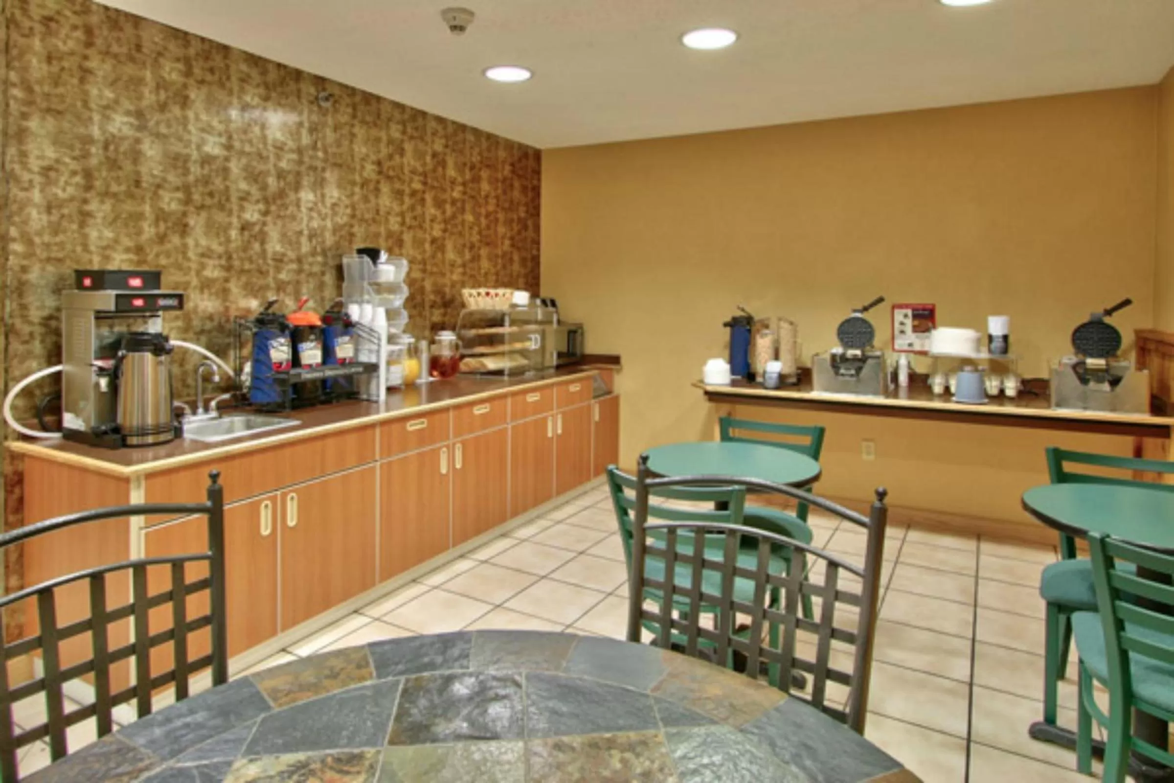 Restaurant/places to eat in Western Skies Inn & Suites
