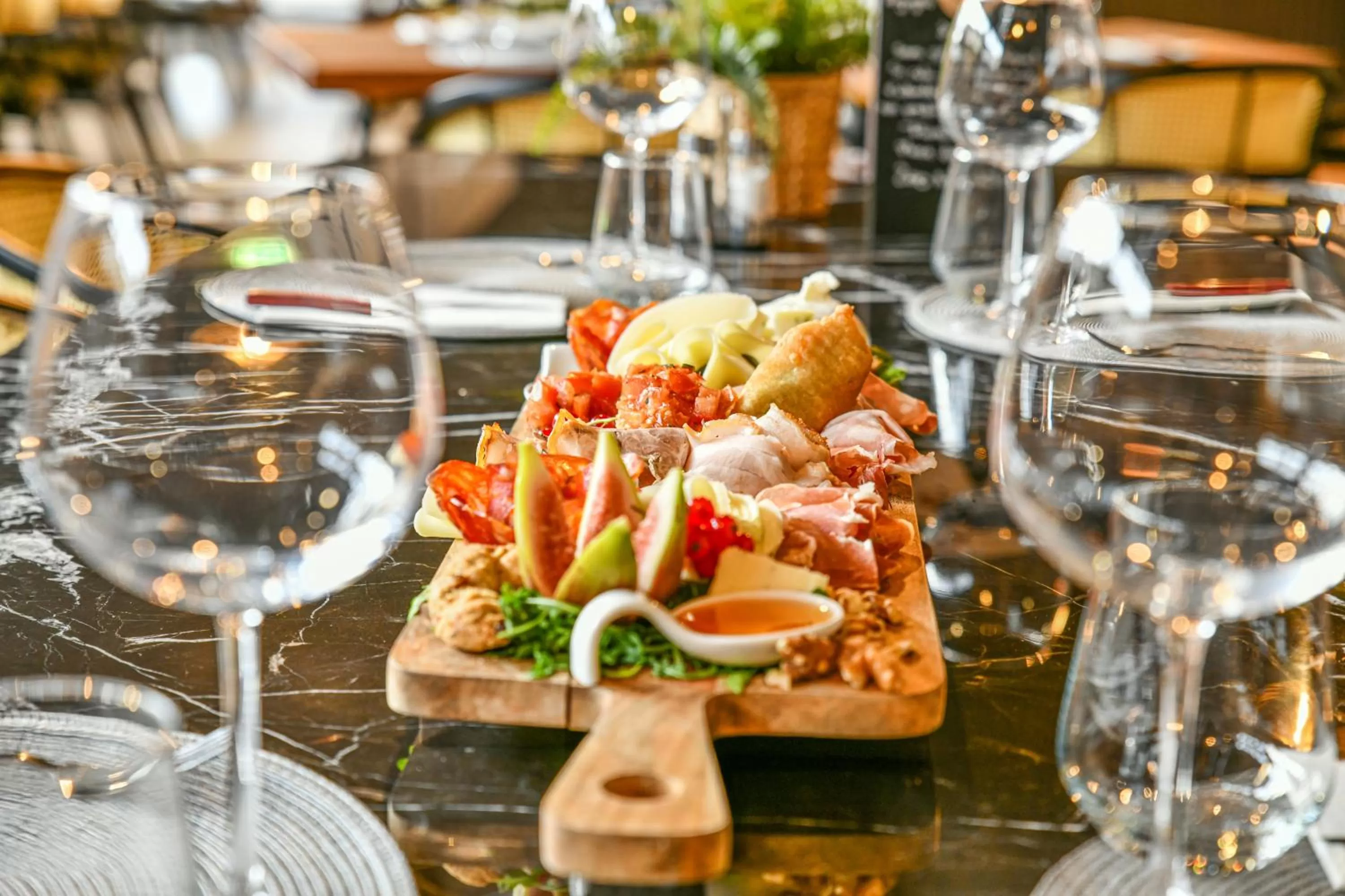 Restaurant/places to eat in Neuchâtel City Hôtel