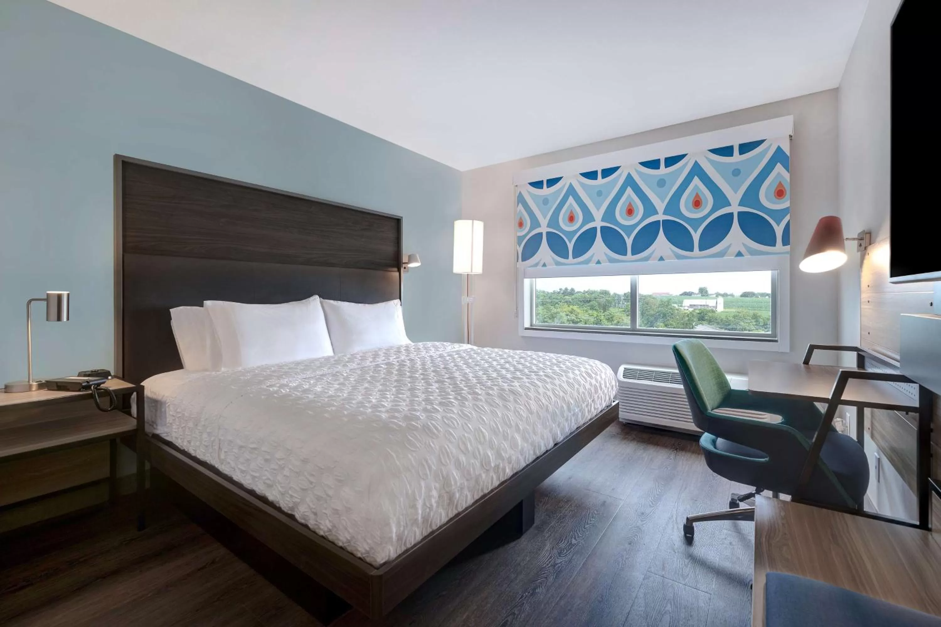 Bedroom, Bed in Tru By Hilton Grantville, Pa