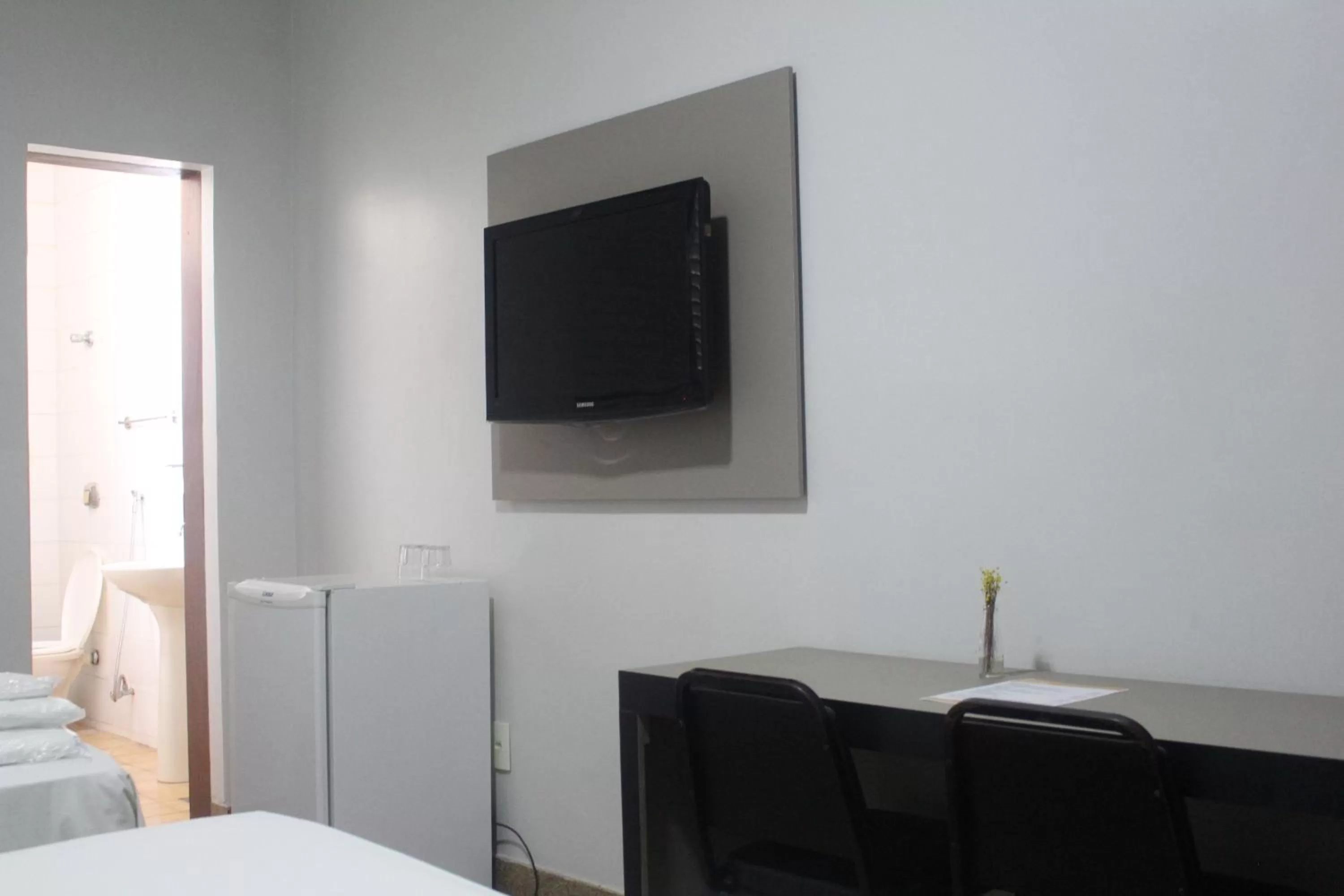 TV and multimedia, Bed in Hotel Oscar Blue Montes Claros