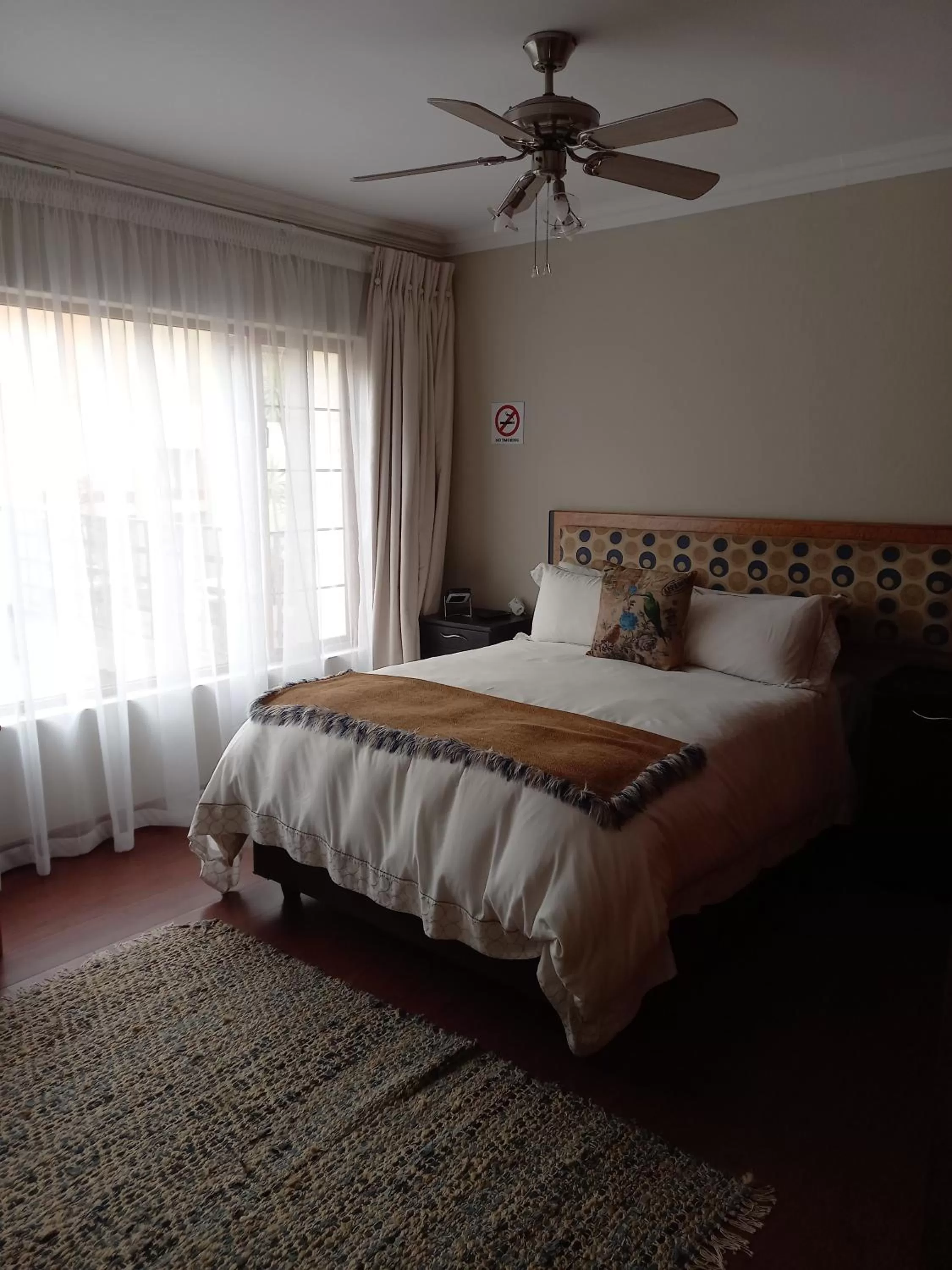 Photo of the whole room, Bed in Troas Boutique hotel