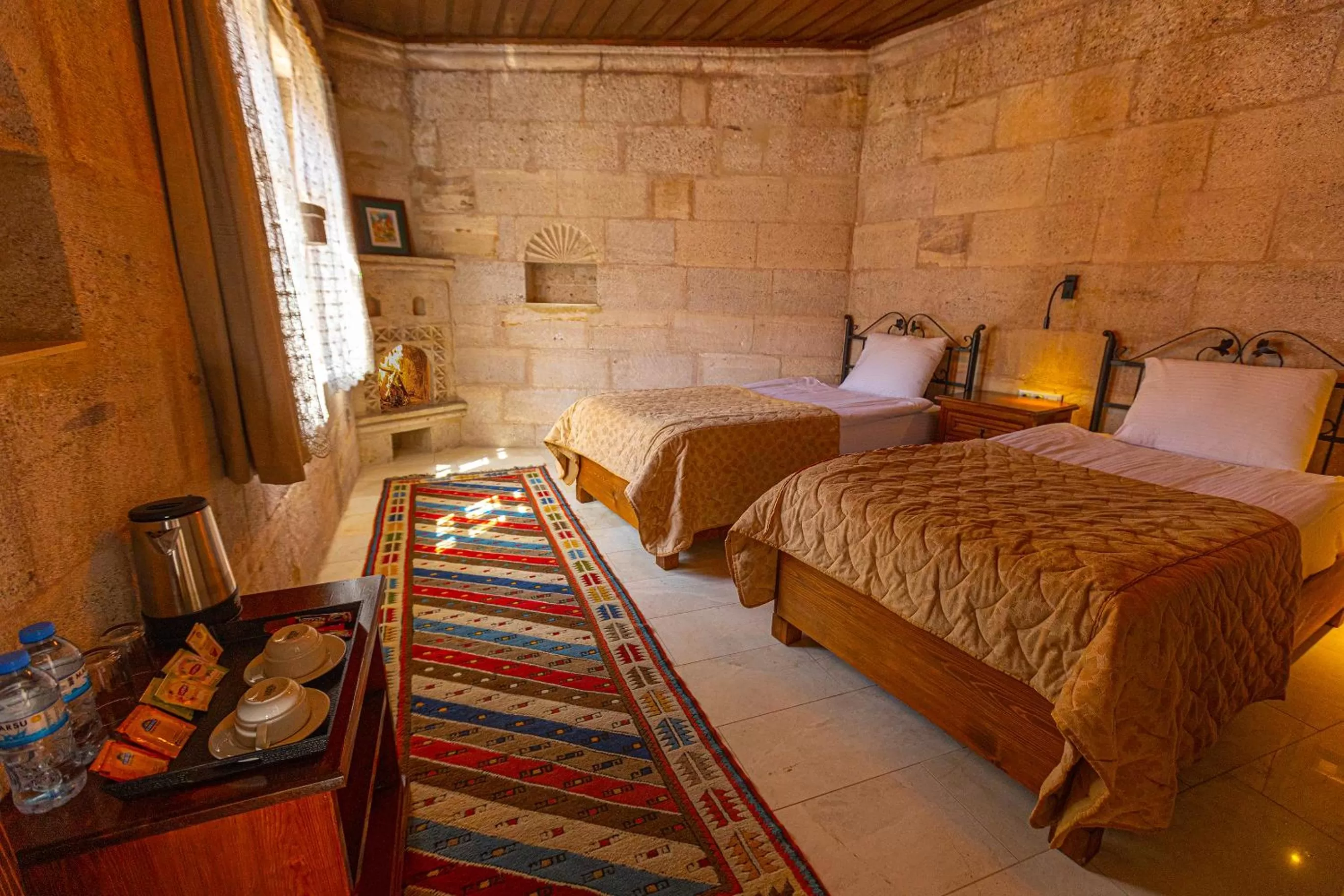 Photo of the whole room, Bed in Taskonak Hotel