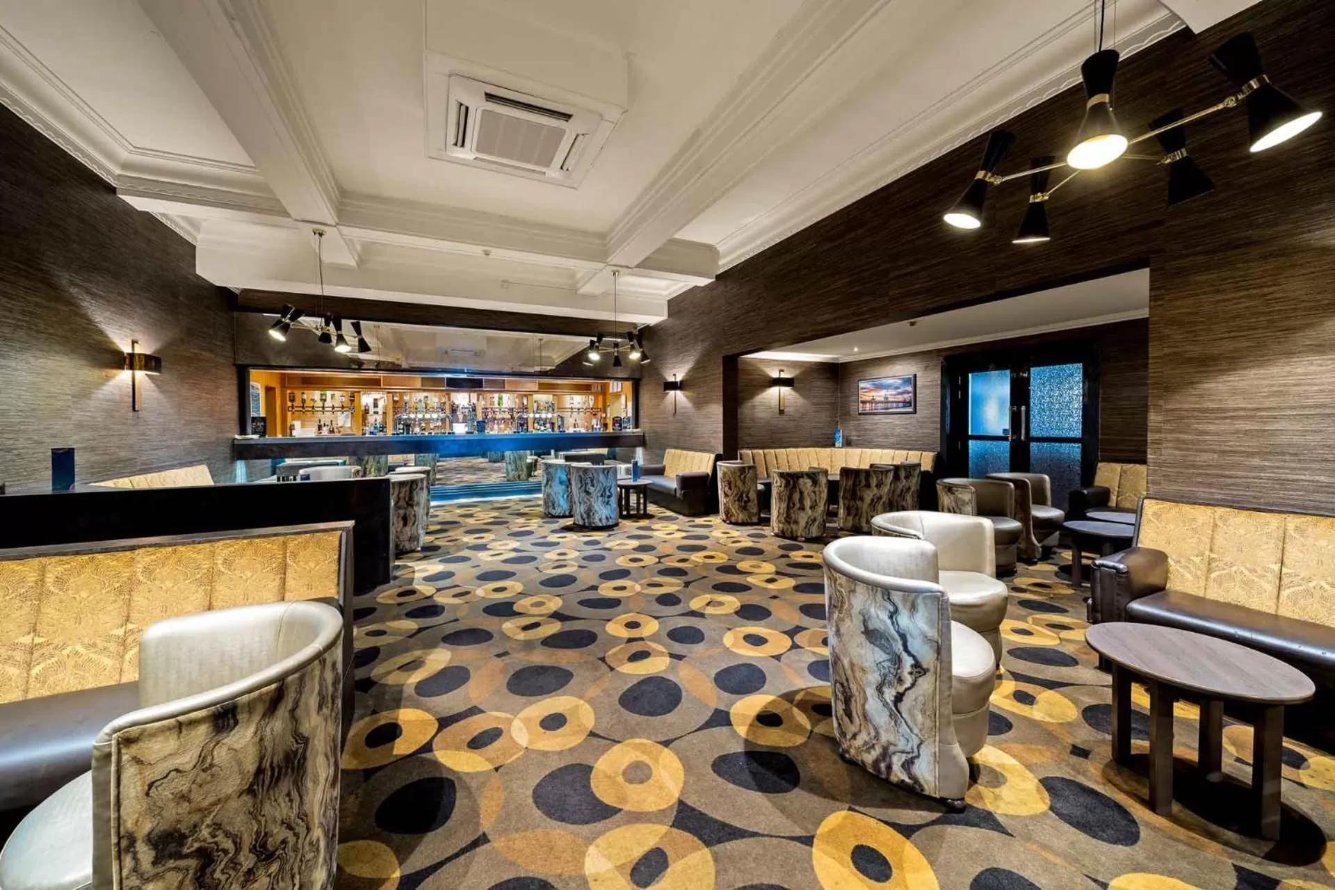 Lounge or bar in Cliffs Hotel