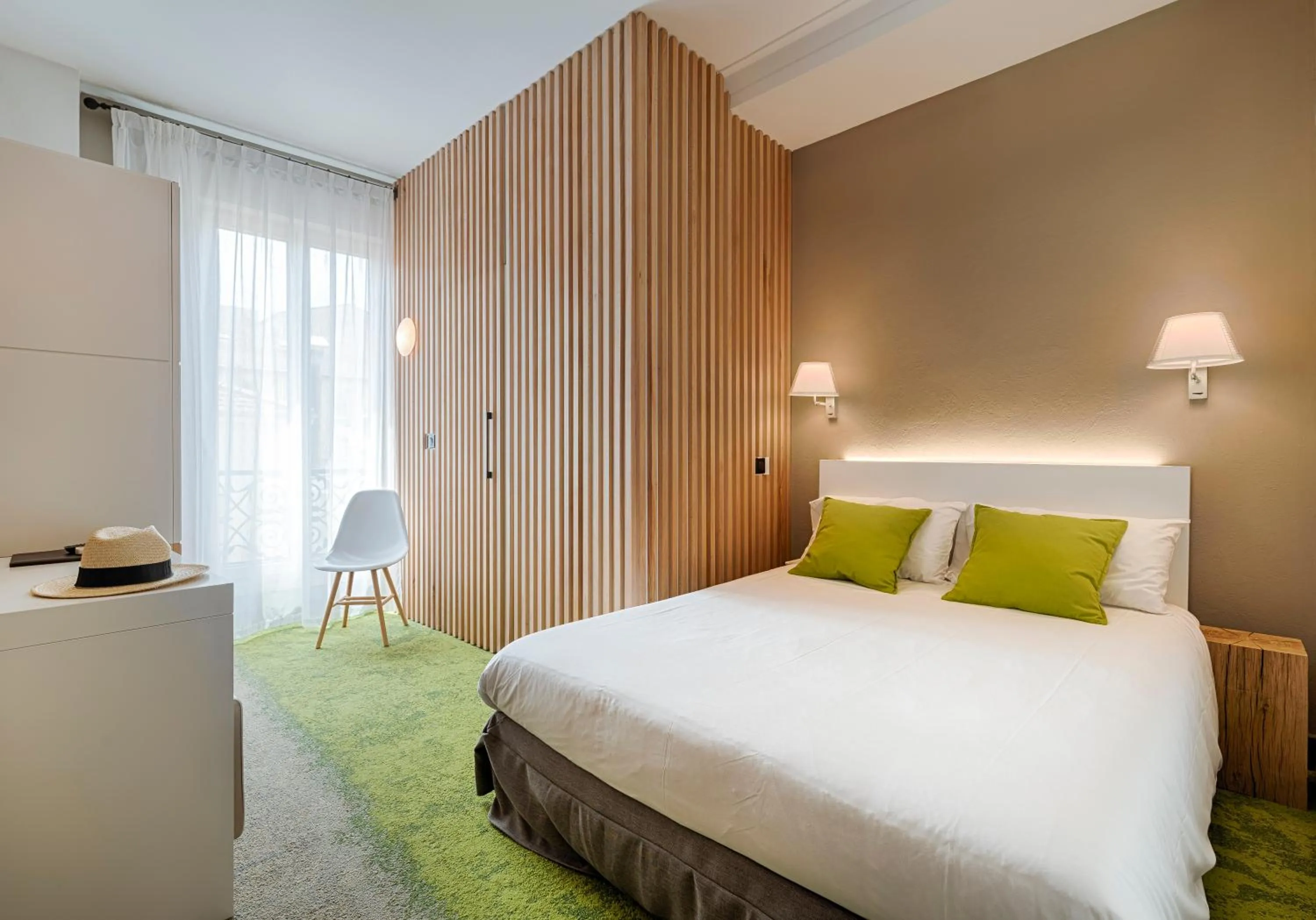 Bed in Hôtel La Villa Tosca