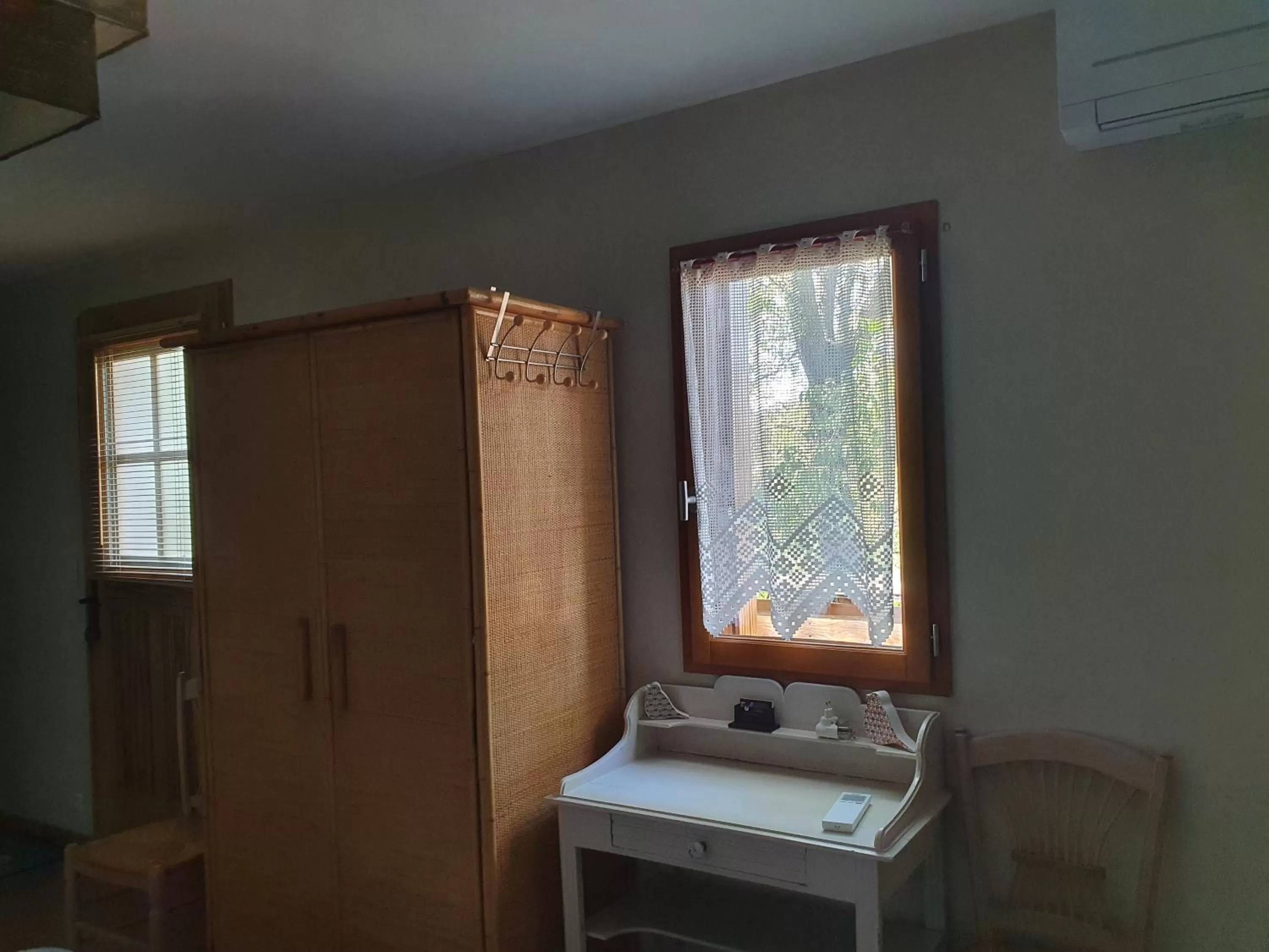 Garden view, TV/Entertainment Center in Chambres d'hôtes Le Bois Des Frênes