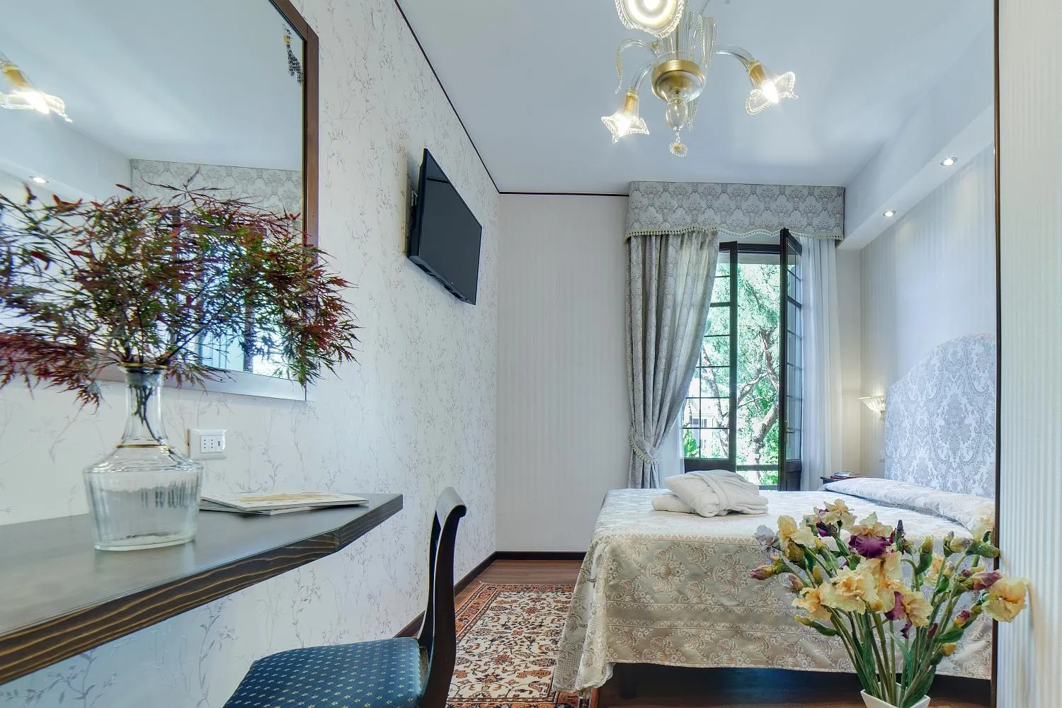 Photo of the whole room, Bed in Hotel La Meridiana