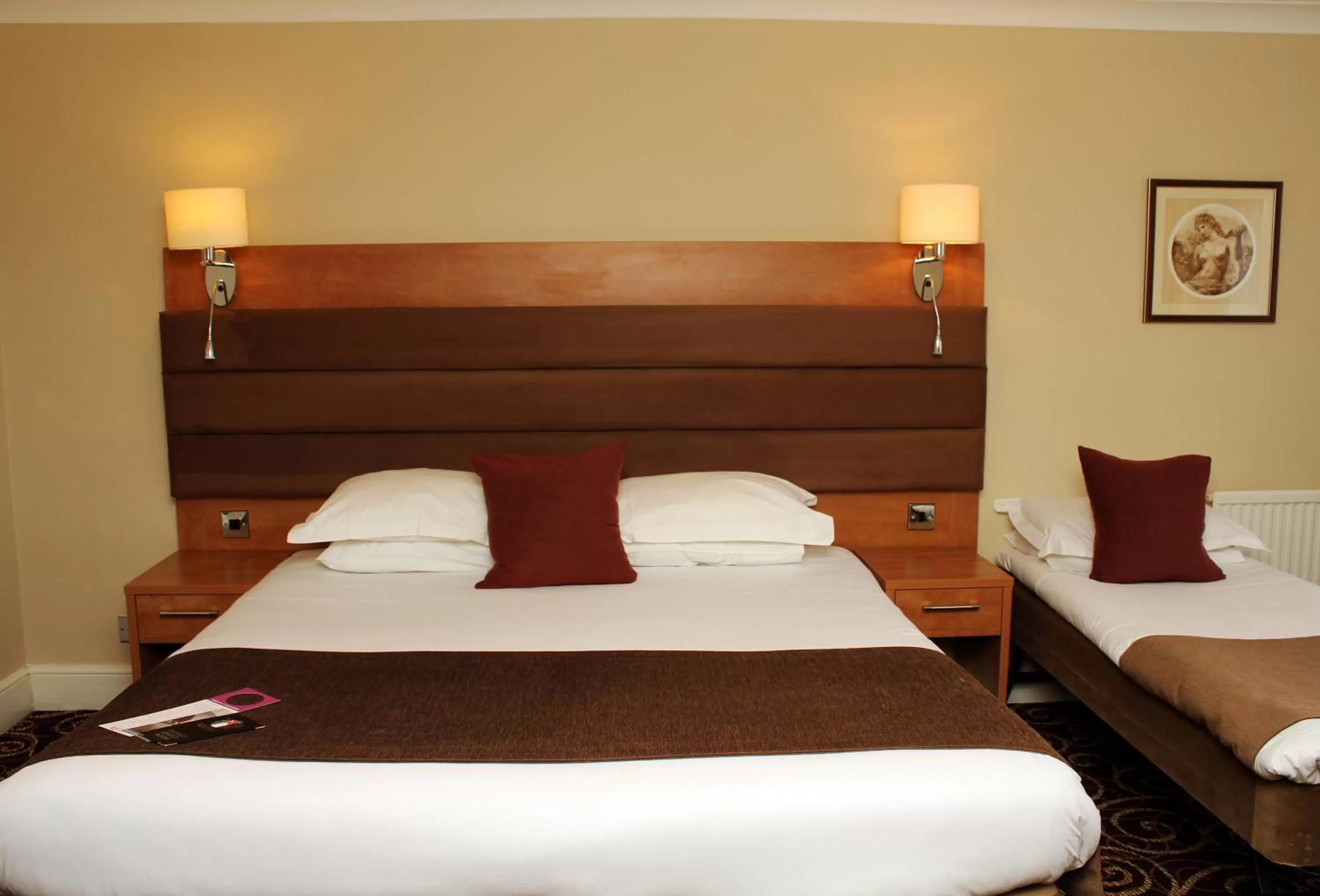 Bedroom, Bed in The Legacy Rose & Crown Hotel