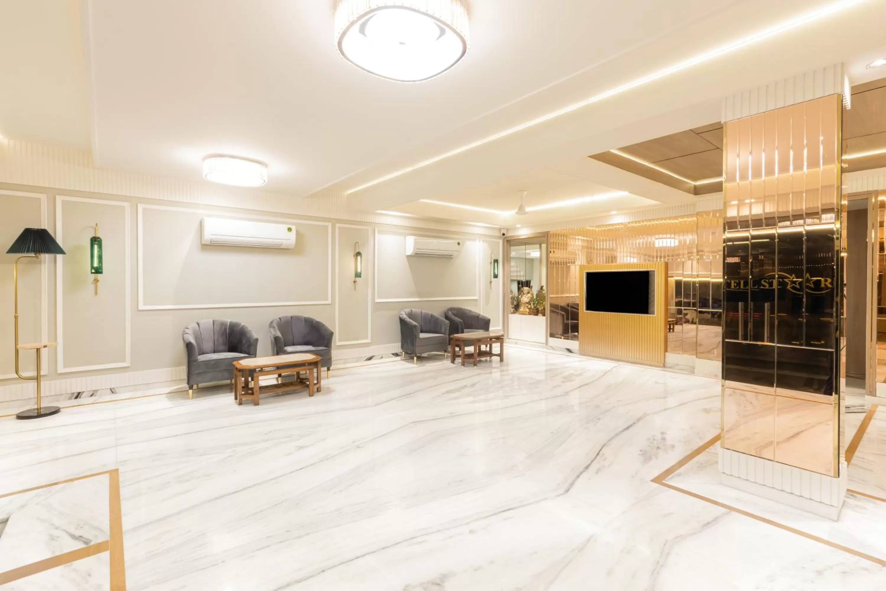 Lobby or reception in Hotel Star By Star Group- Near Delhi Airport