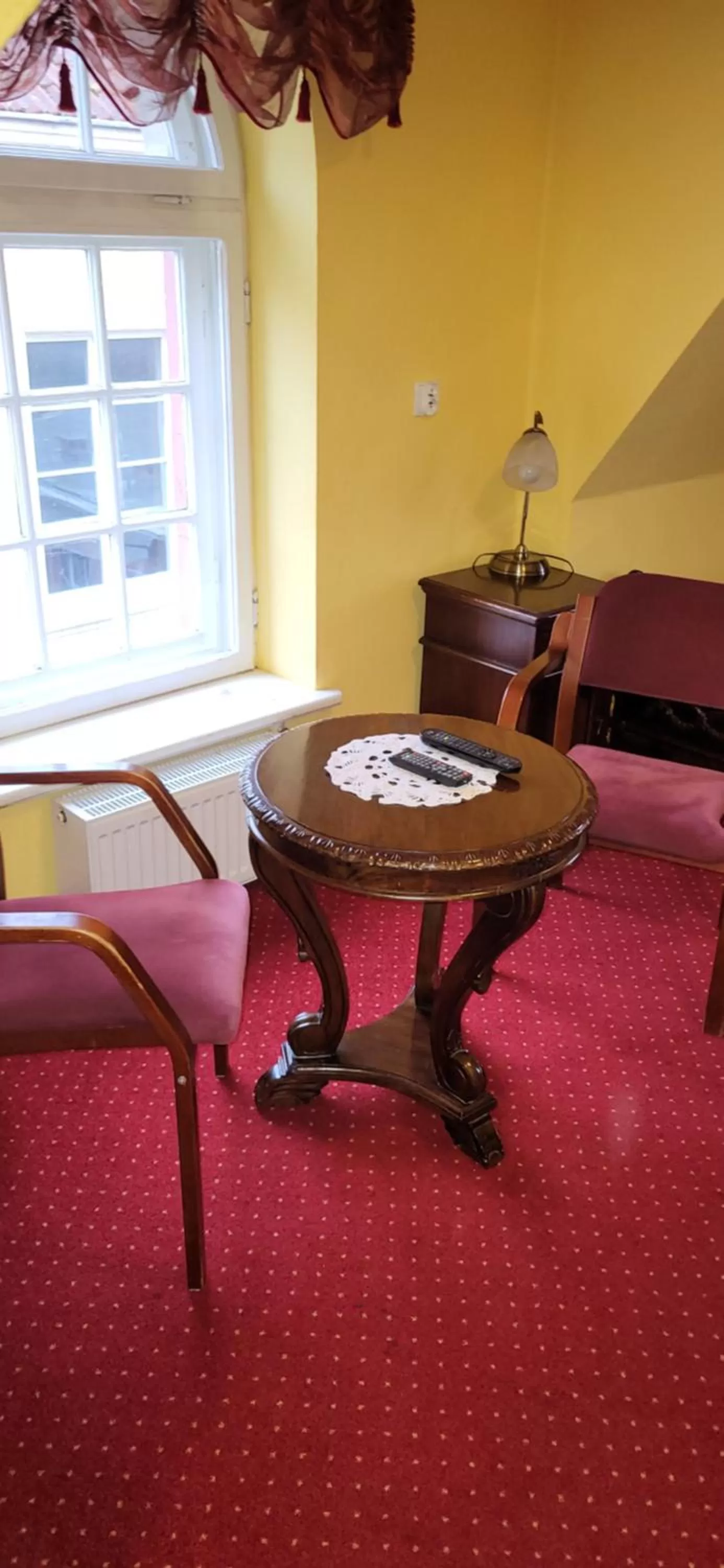 Photo of the whole room, Bed in Dom Schumannów