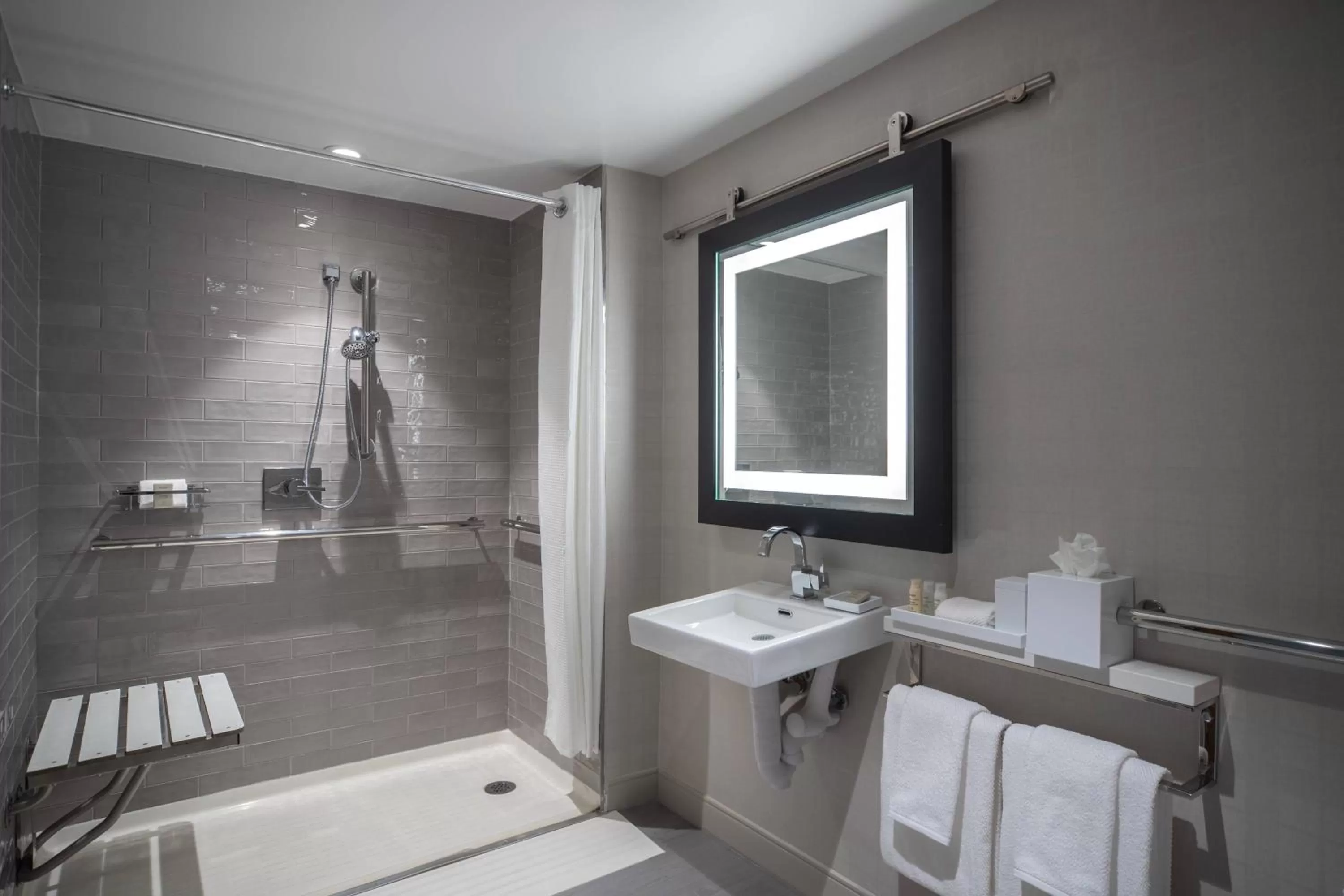 Bathroom in Renaissance Minneapolis Bloomington Hotel