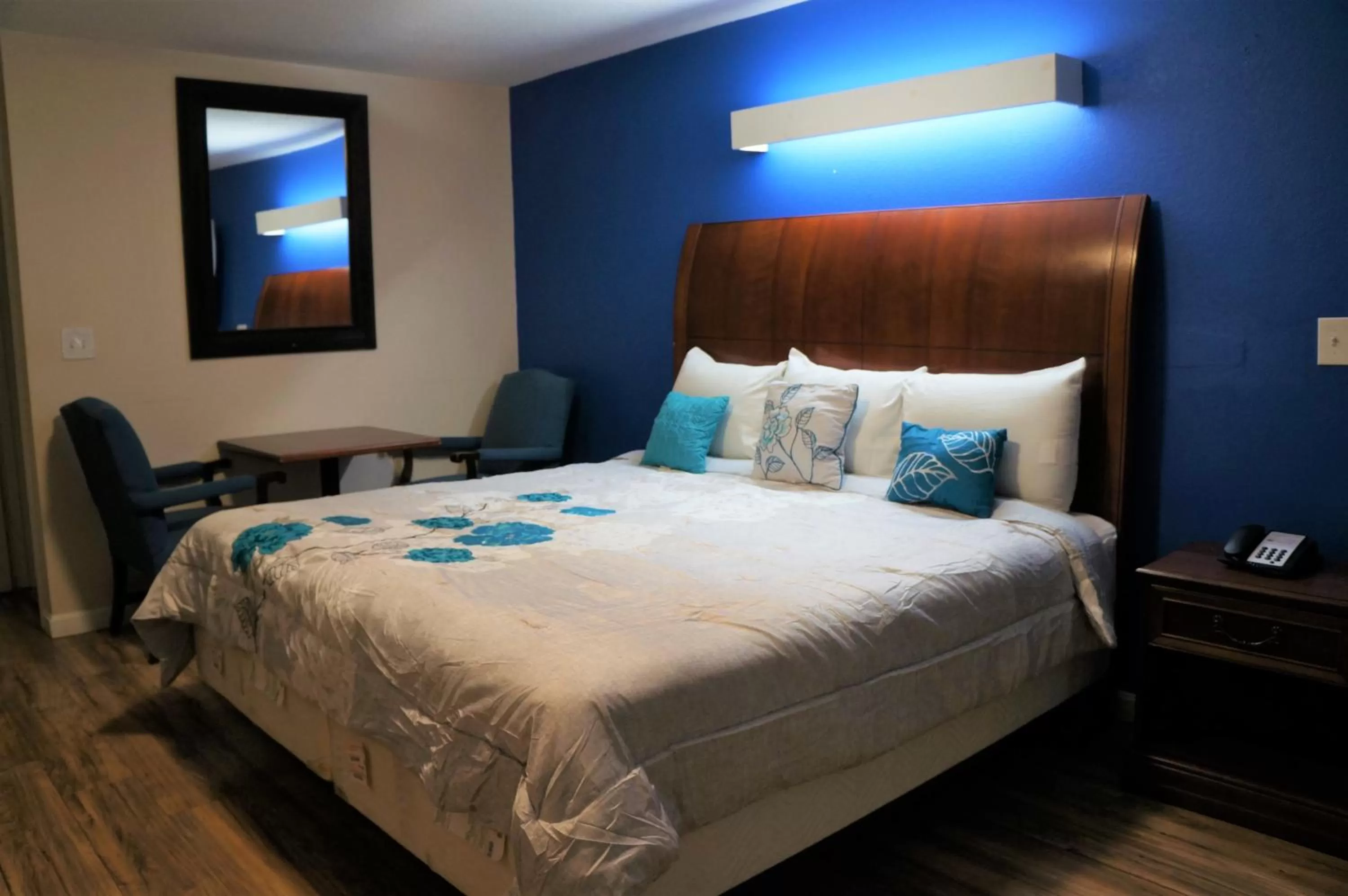 Bedroom, Bed in Classic Motor Lodge Providence - West Greenwich