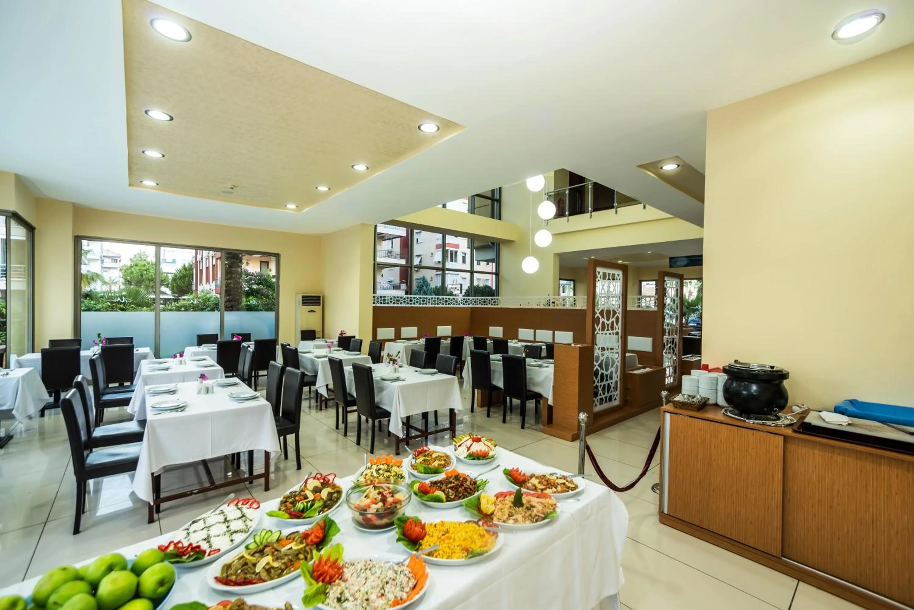 Restaurant/places to eat in Santa Marina Hotel