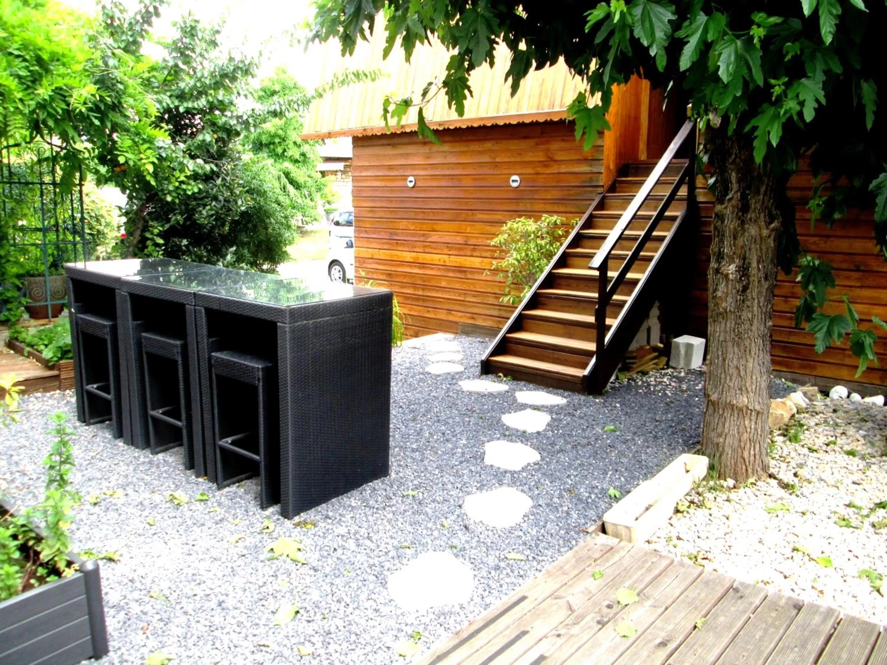 Garden in Chambres d'Hôte Dijon Clair de Lune Adults Only