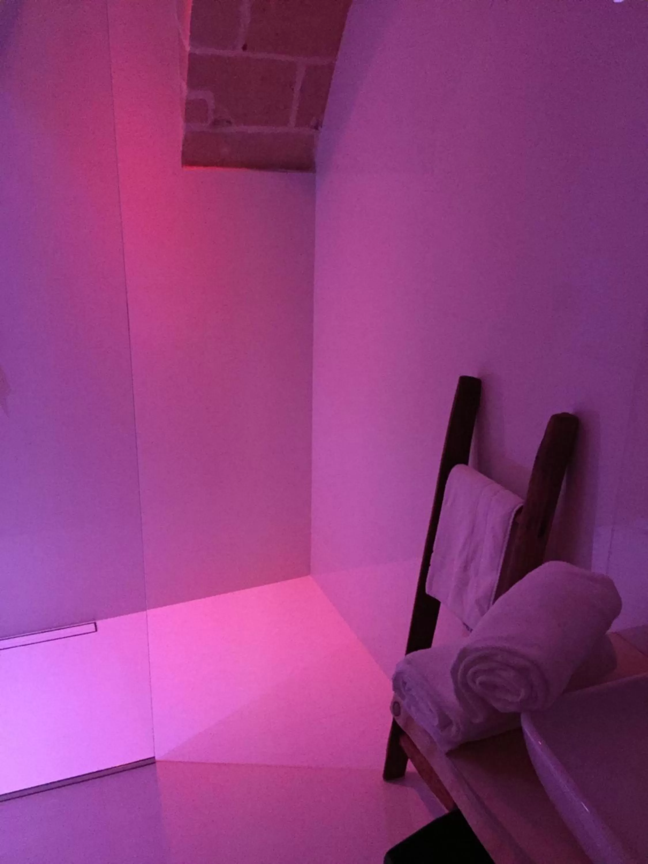 Bathroom, Bed in Recinto antico Sweet Rooms