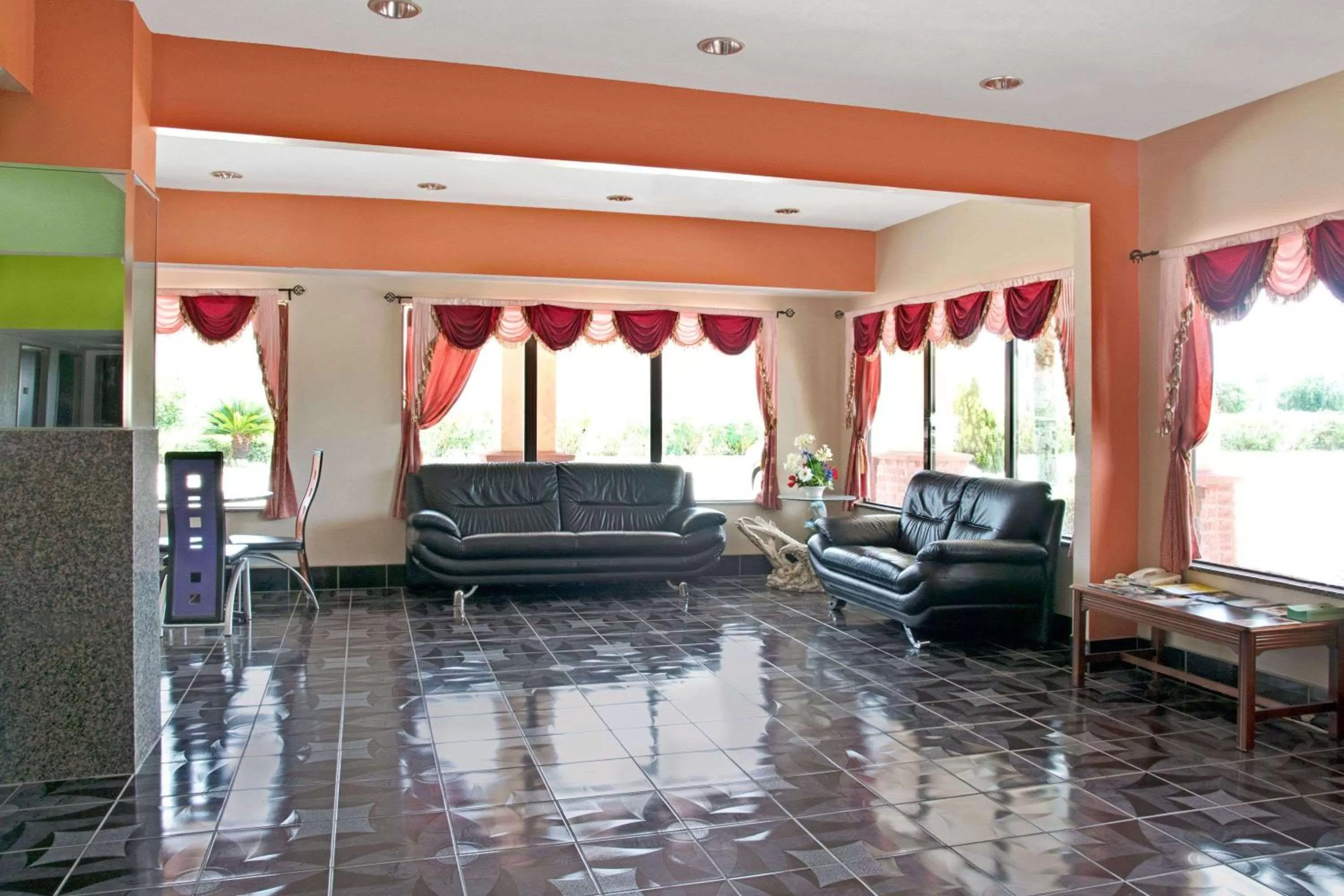 Lobby or reception, Lobby/Reception in Super 8 by Wyndham Humble - Atascocita - FM 1960 I-69