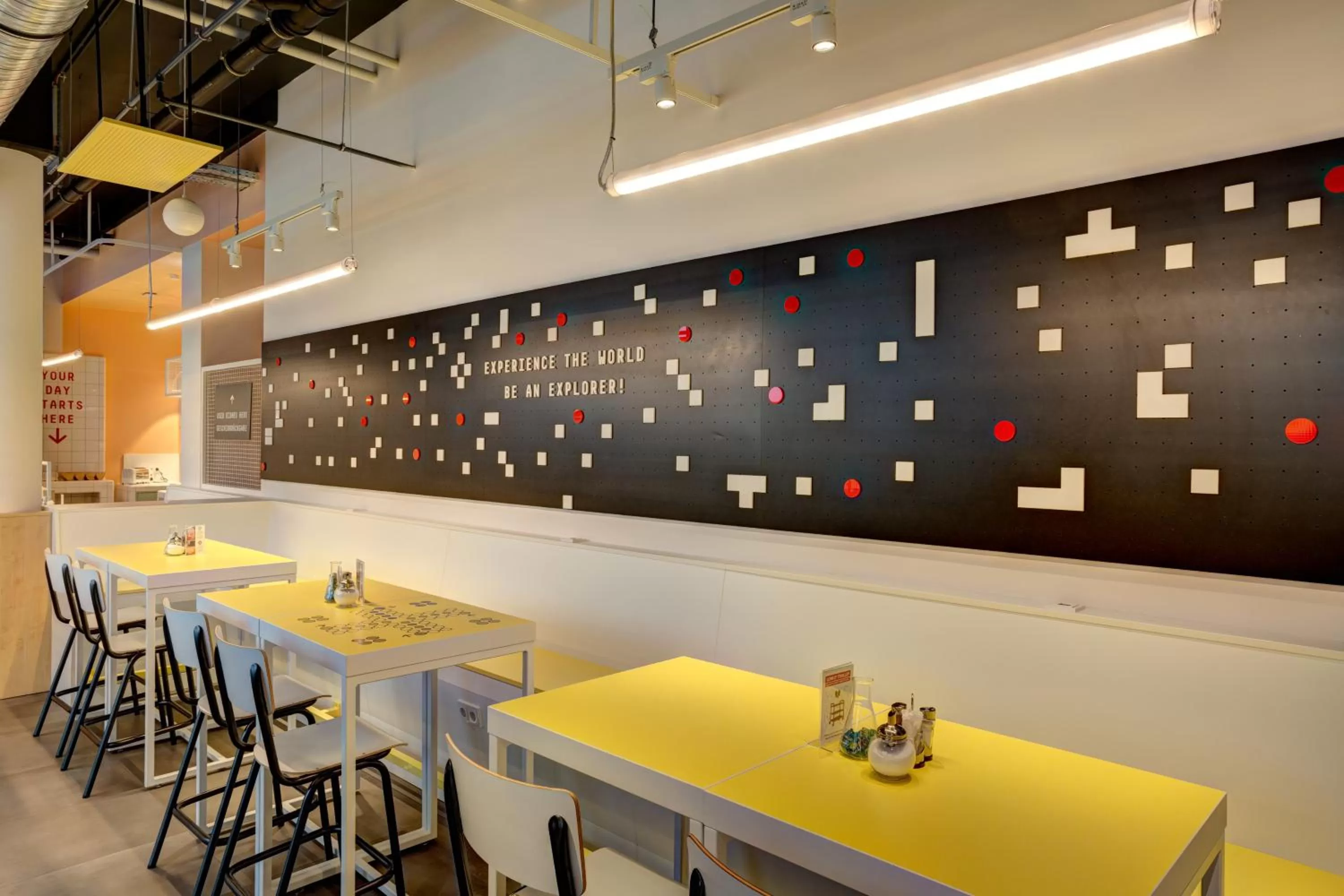 Restaurant/places to eat in MEININGER Hotel Heidelberg Hauptbahnhof