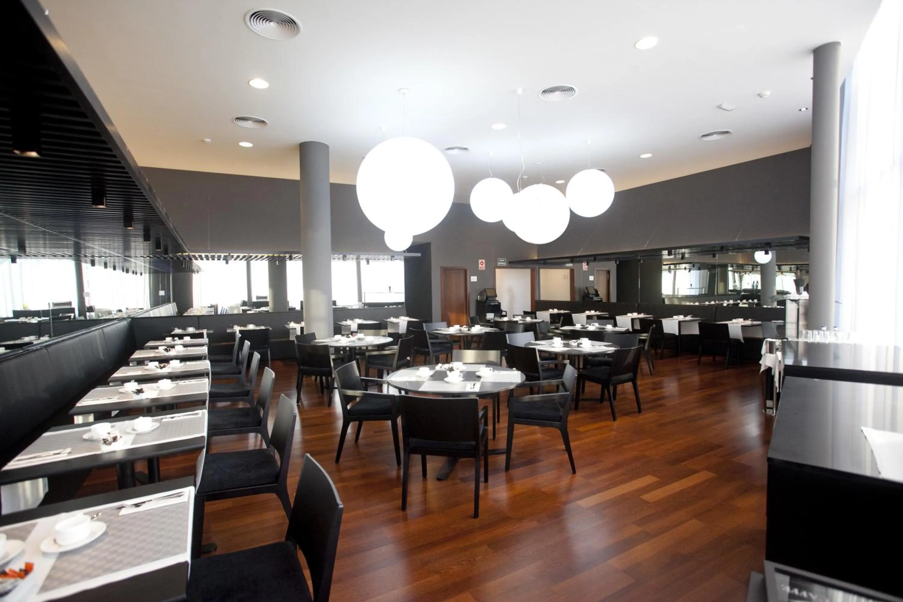 Restaurant/places to eat in Hotel Carris Marineda