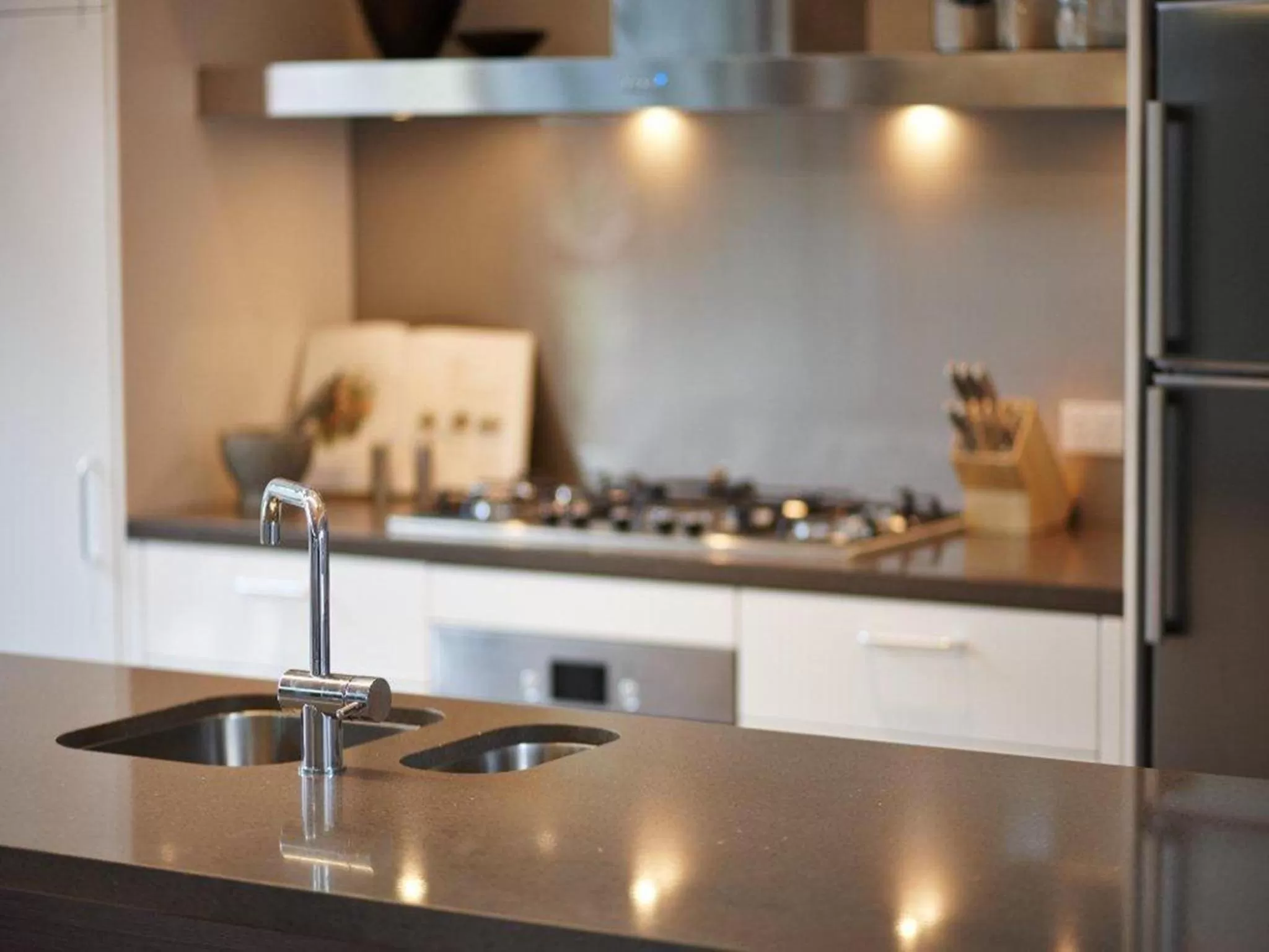 Kitchen or kitchenette, Kitchen/Kitchenette in Aqua Resort Busselton