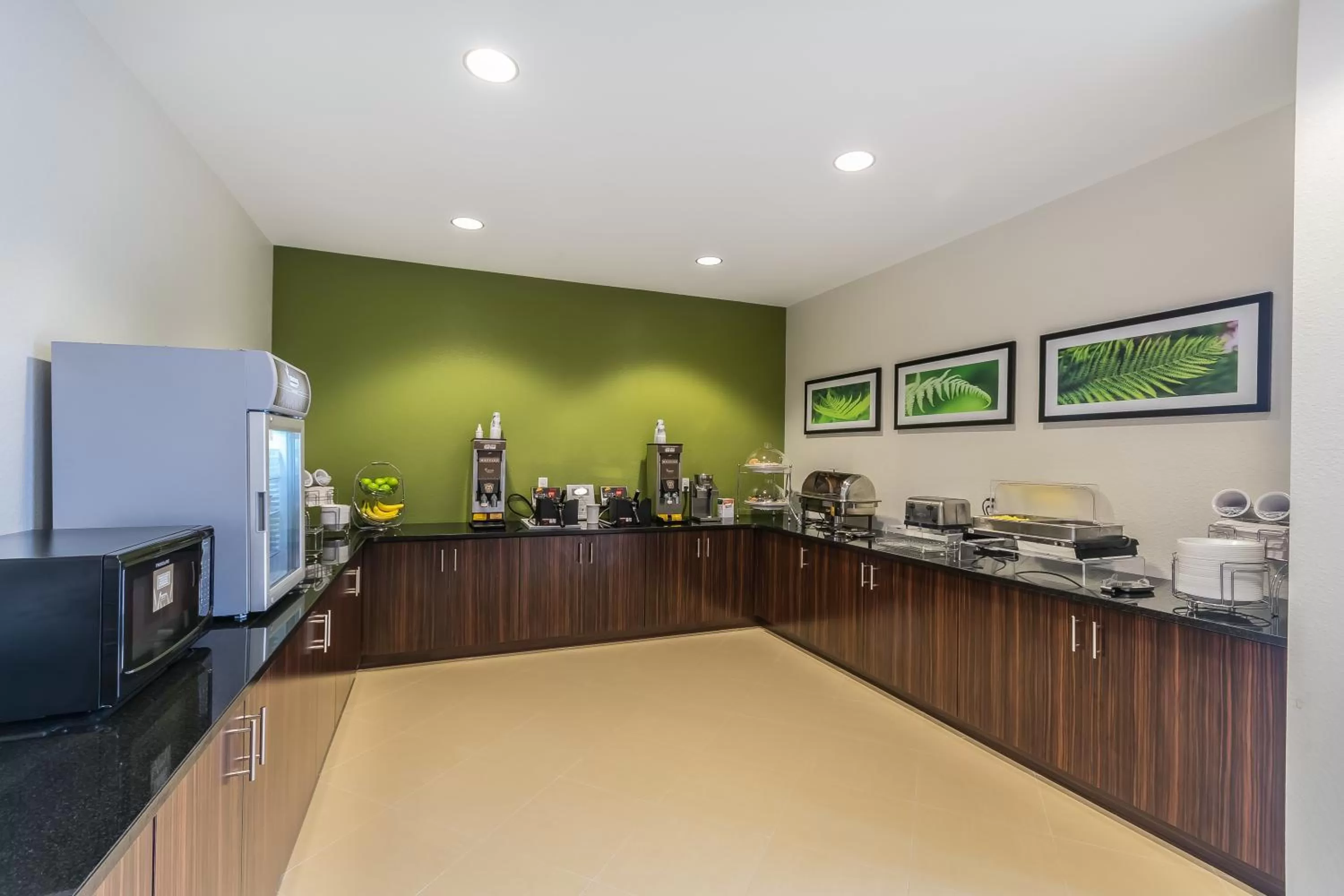 American breakfast in Sleep Inn & Suites Columbia