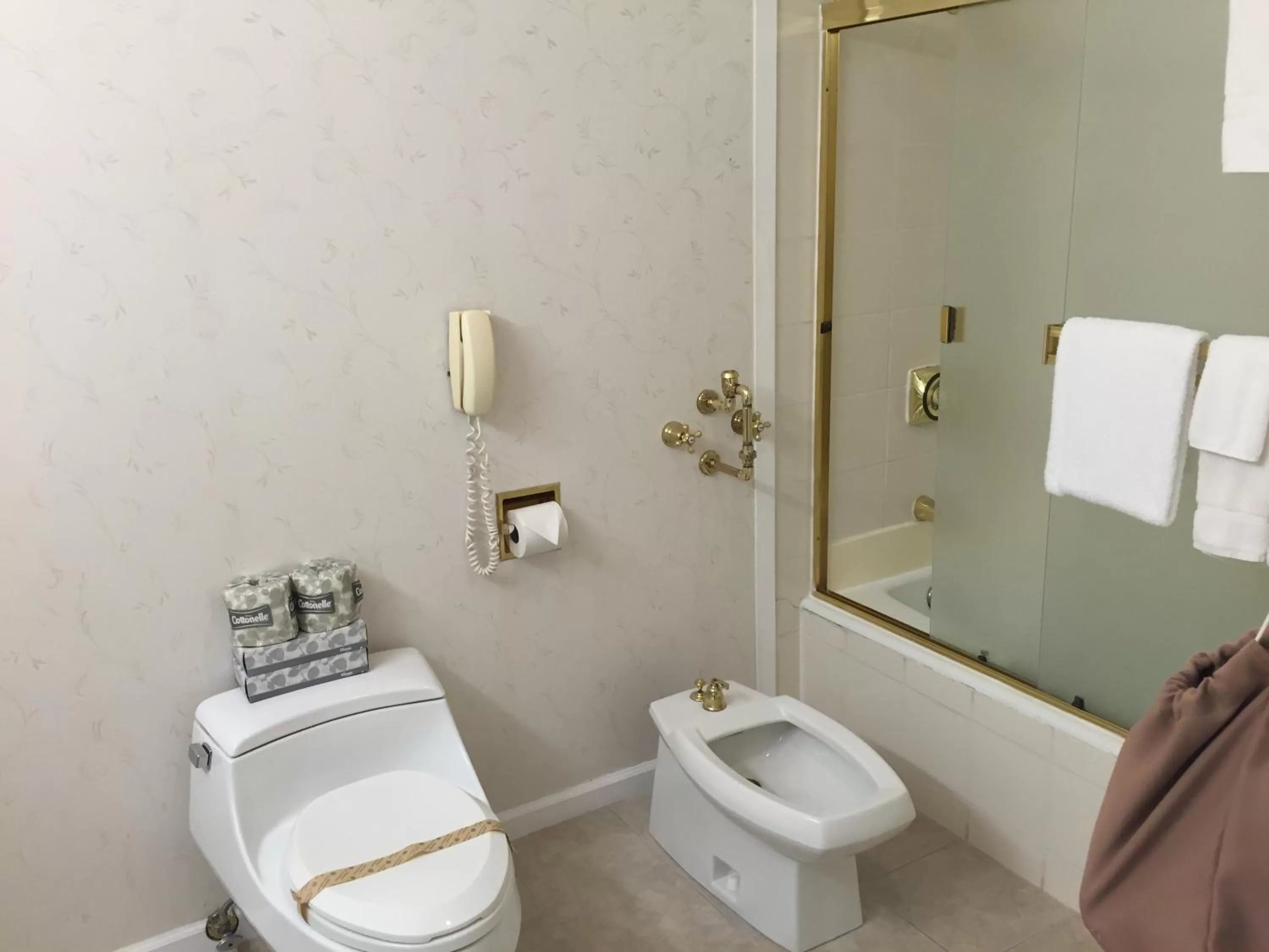 Bathroom in Beresford Arms