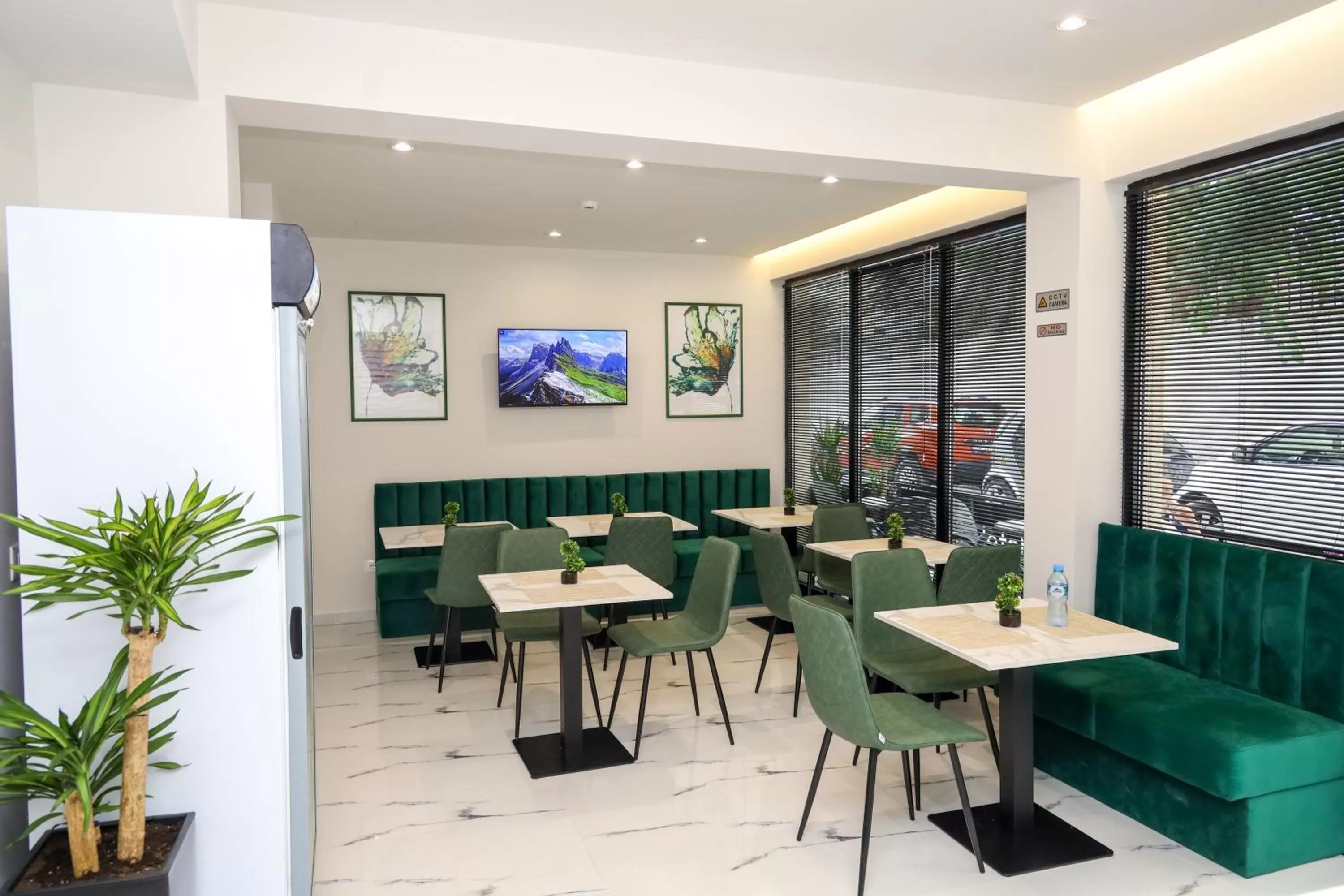 Restaurant/places to eat in N HOTEL CITY CENTER BY NOSHI