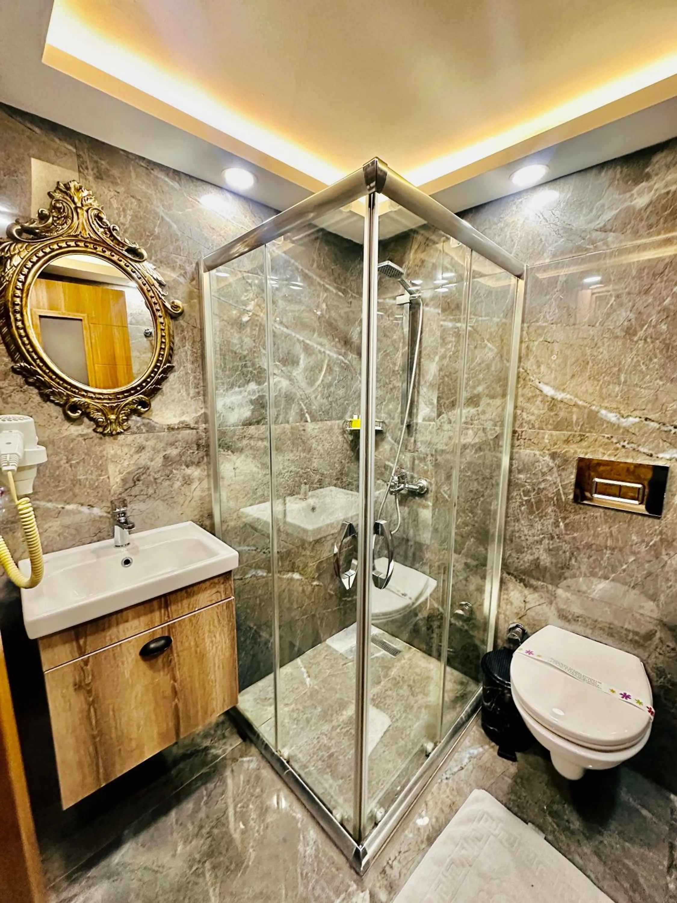 Shower in Sirkeci Quietness Hotel