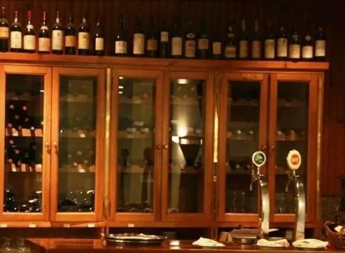 Restaurant/places to eat in Hotel Dighton