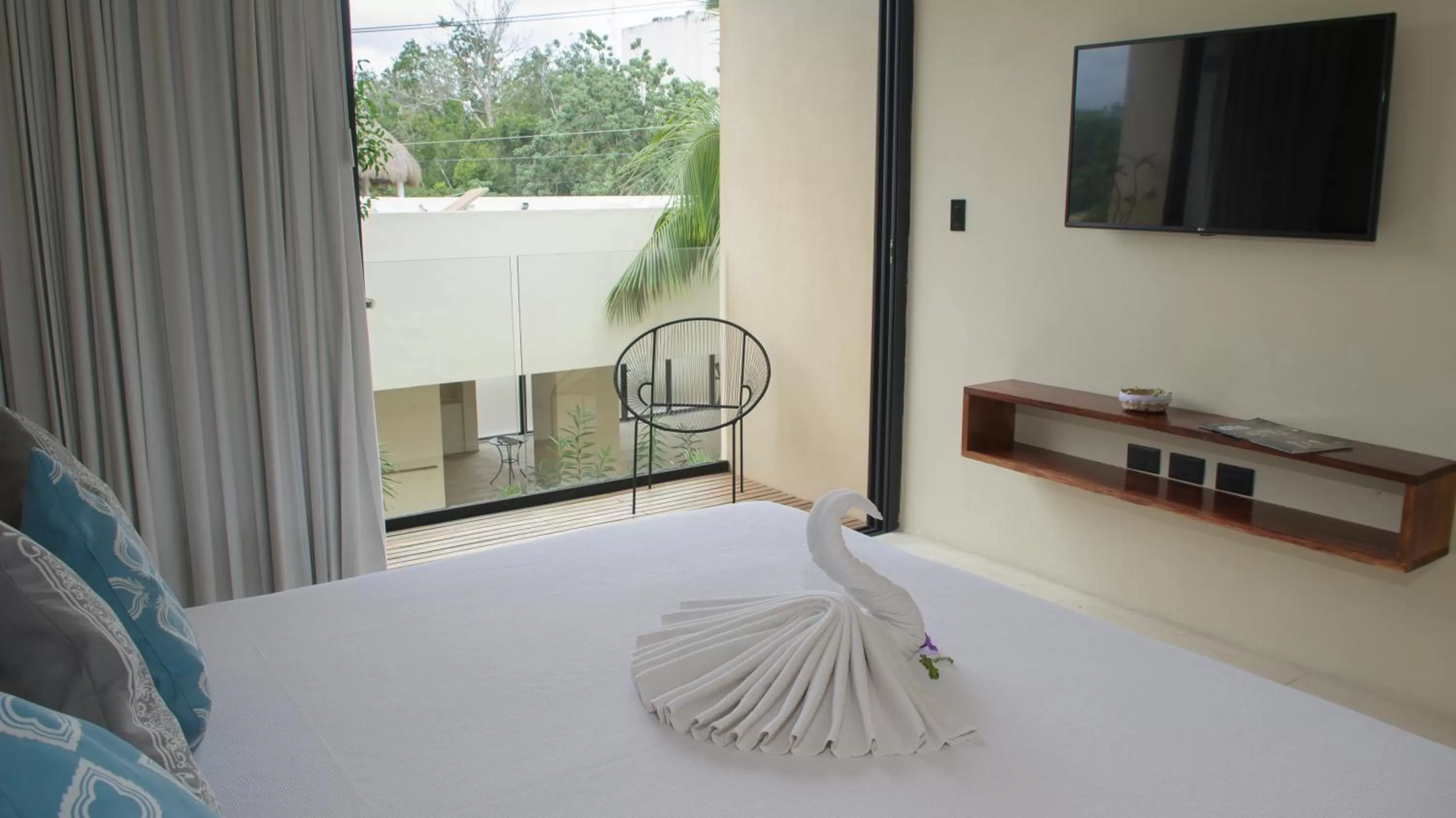 TV and multimedia, Bed in Moonshine Tulum Hotel & Hostel