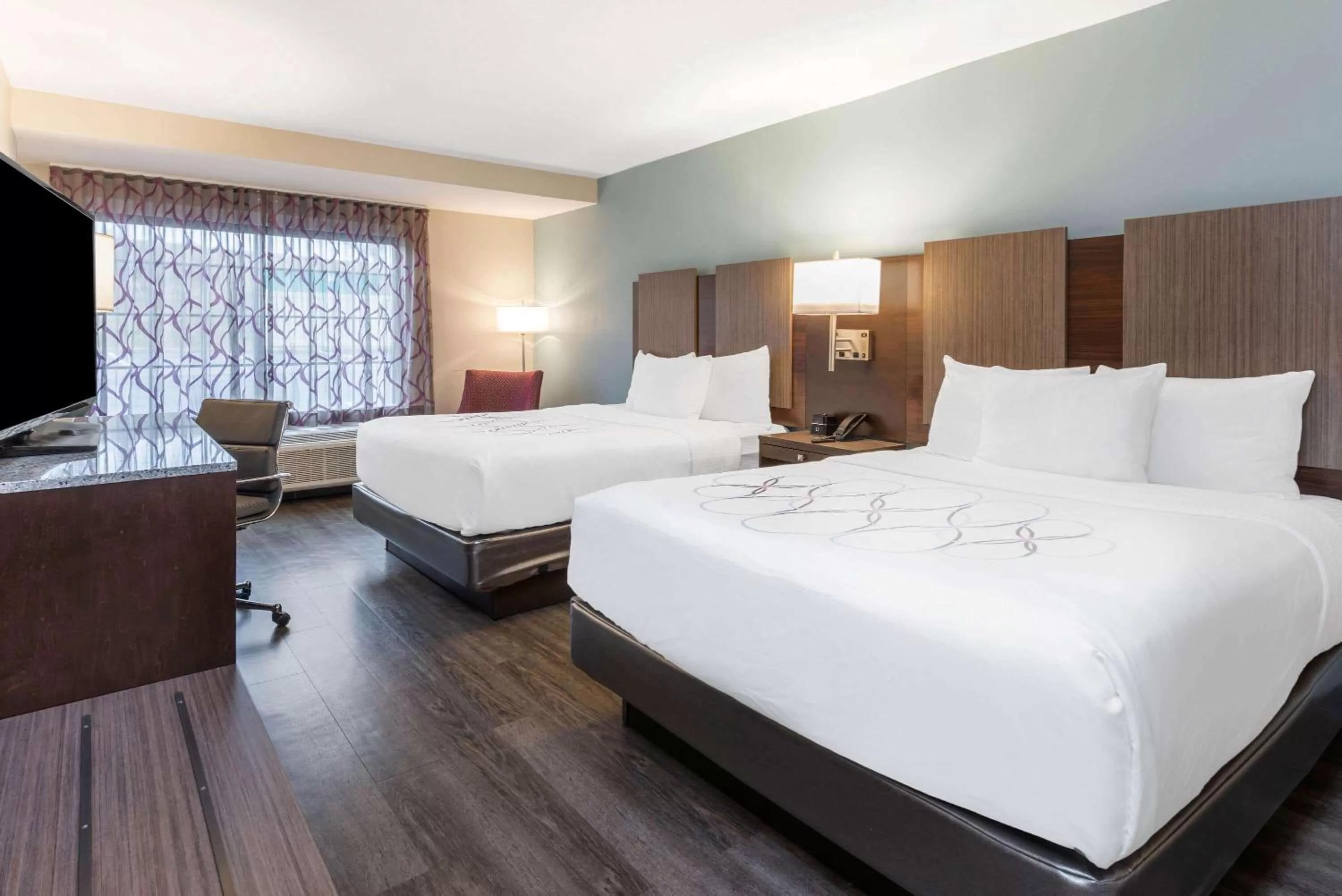 Photo of the whole room, Bed in La Quinta by Wyndham Aberdeen-APG