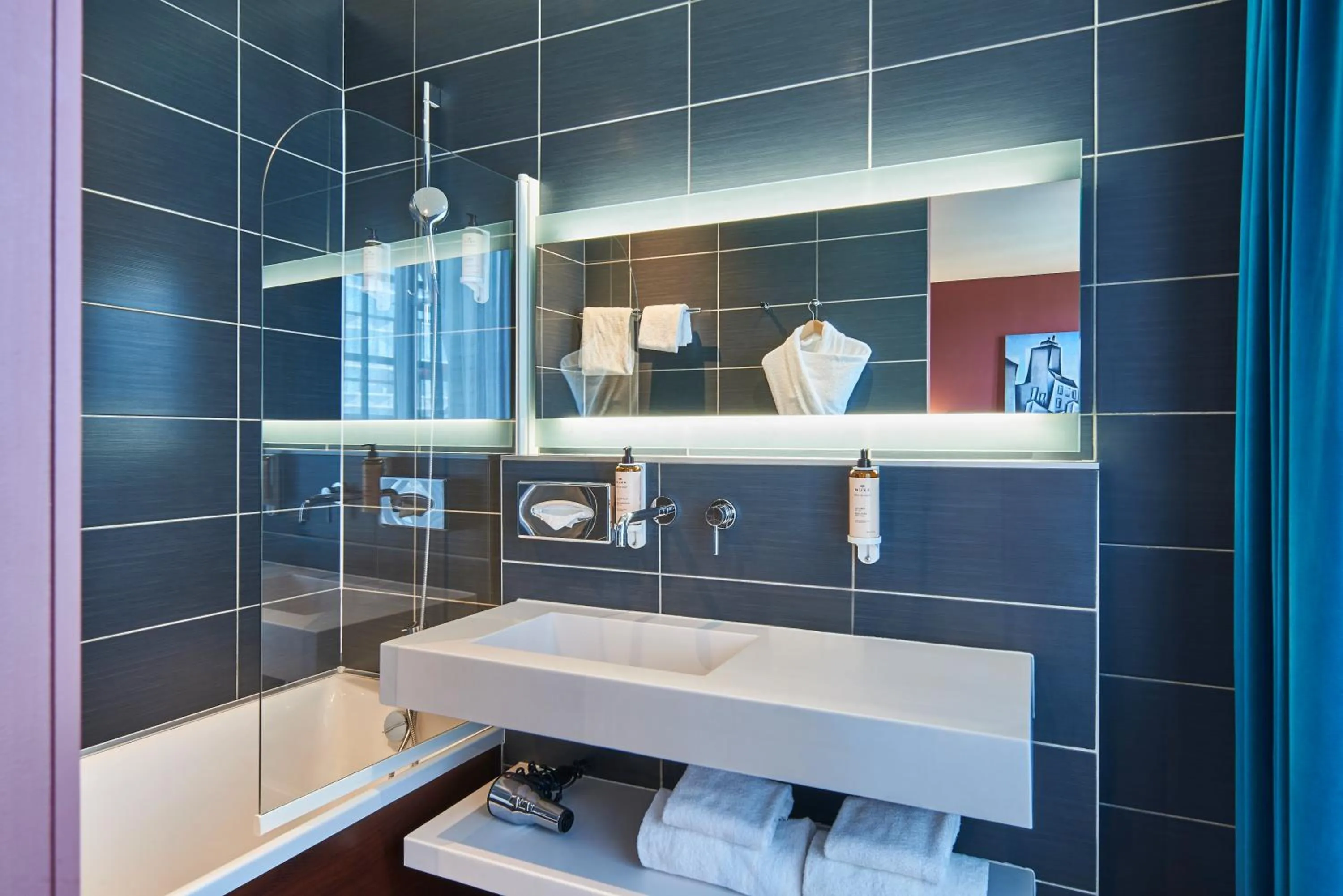 Bathroom in Mercure Paris Tour Eiffel Pont Mirabeau