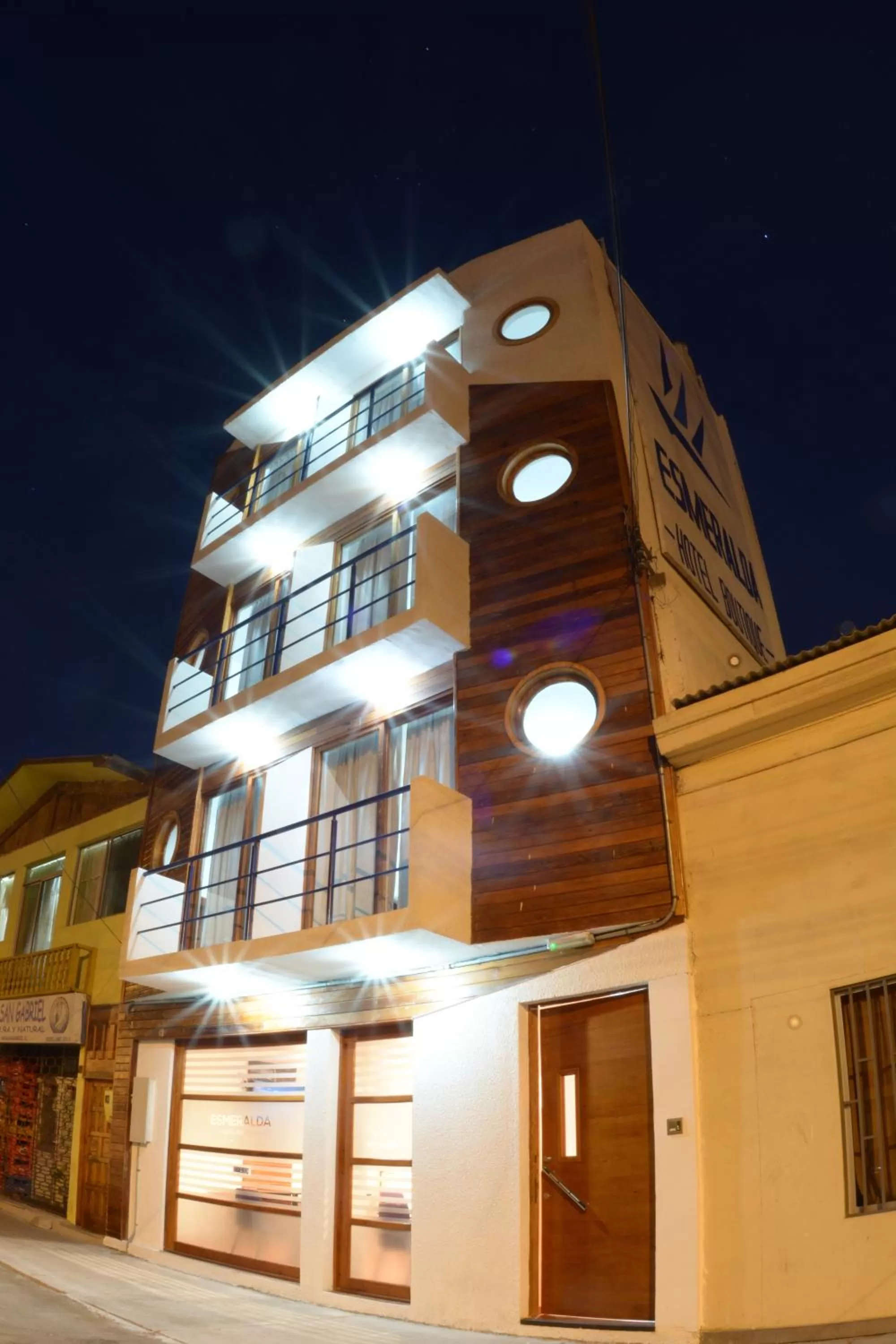 Facade/entrance in Hotel Esmeralda