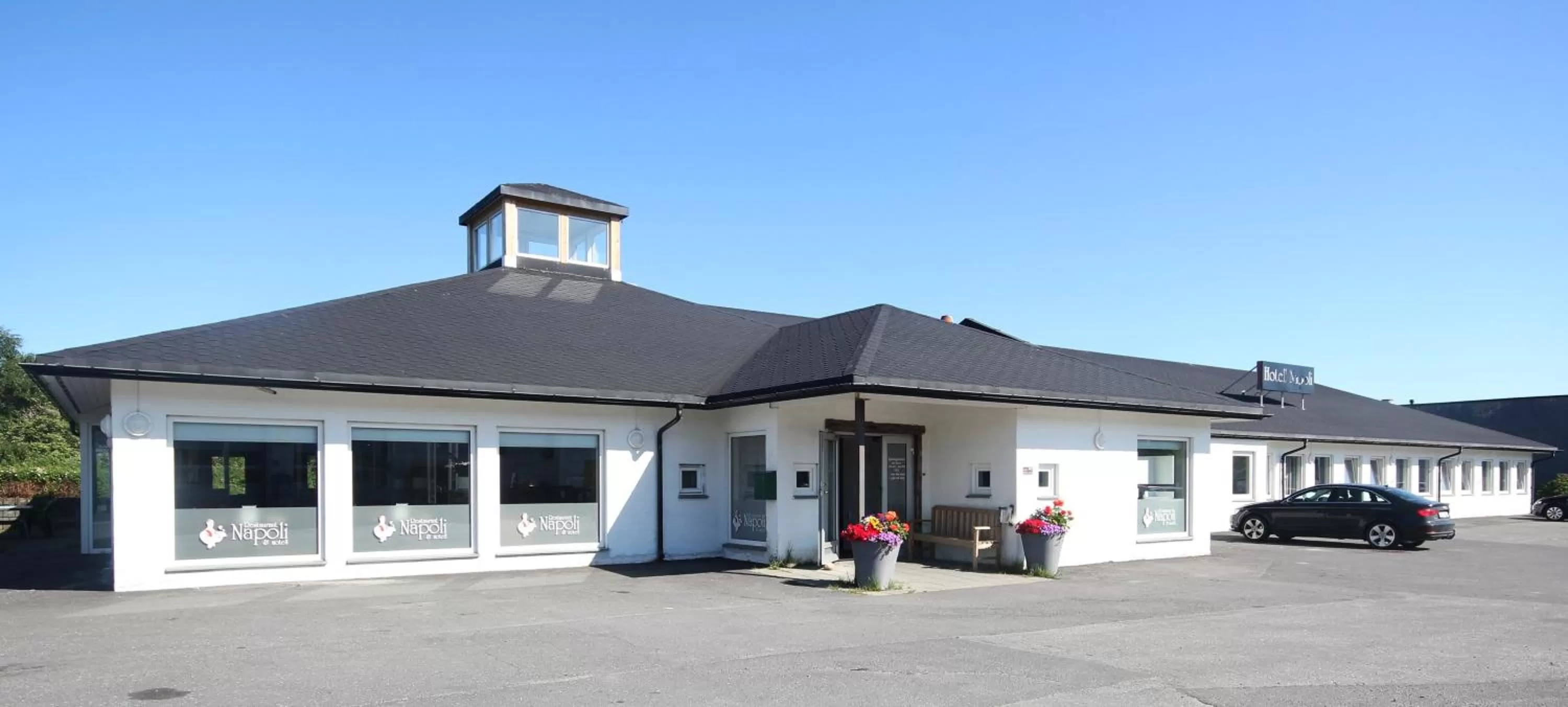 Facade/entrance in Napoli Resturant & Hotell AS