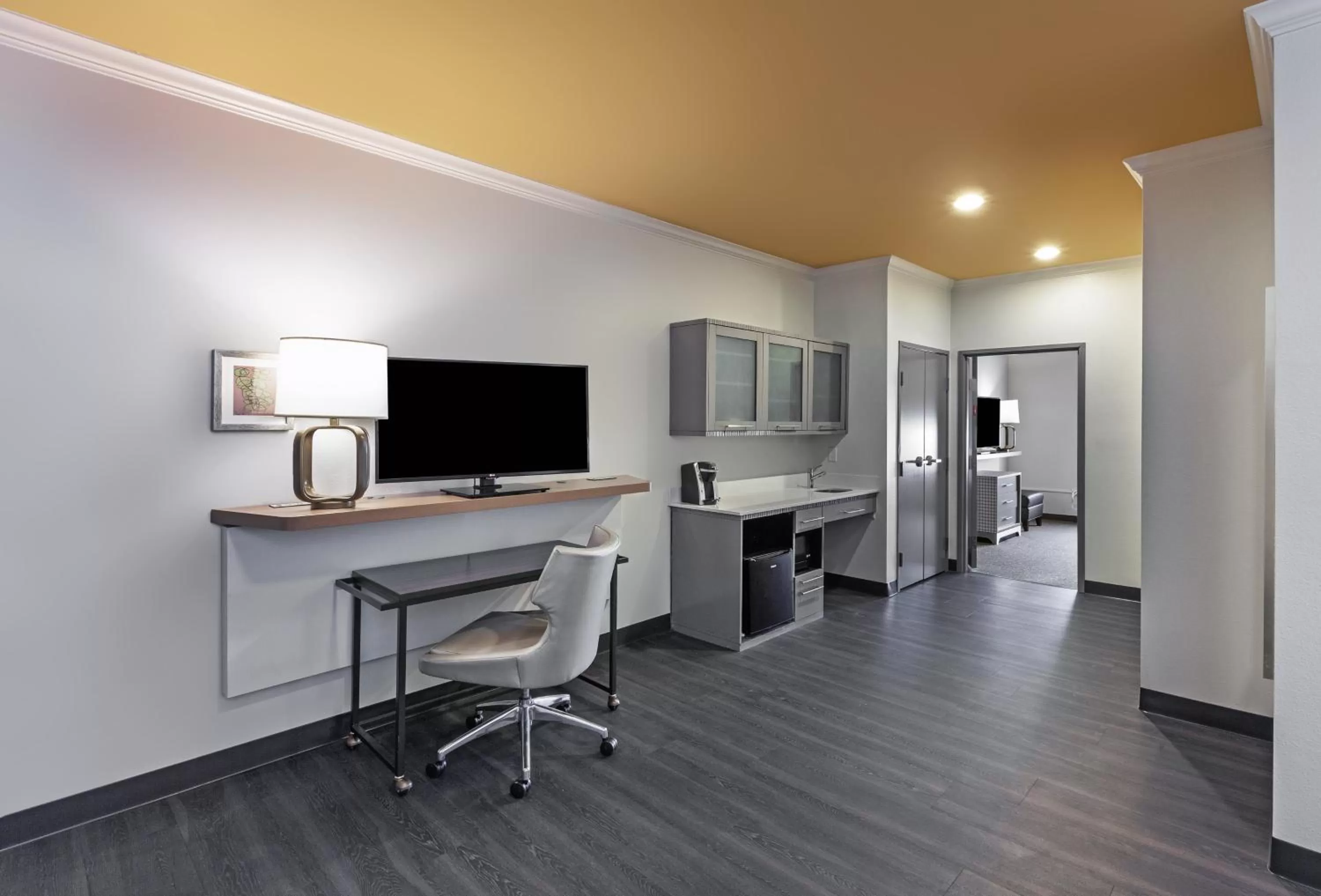 Bedroom in Holiday Inn & Suites McKinney - N Allen by IHG