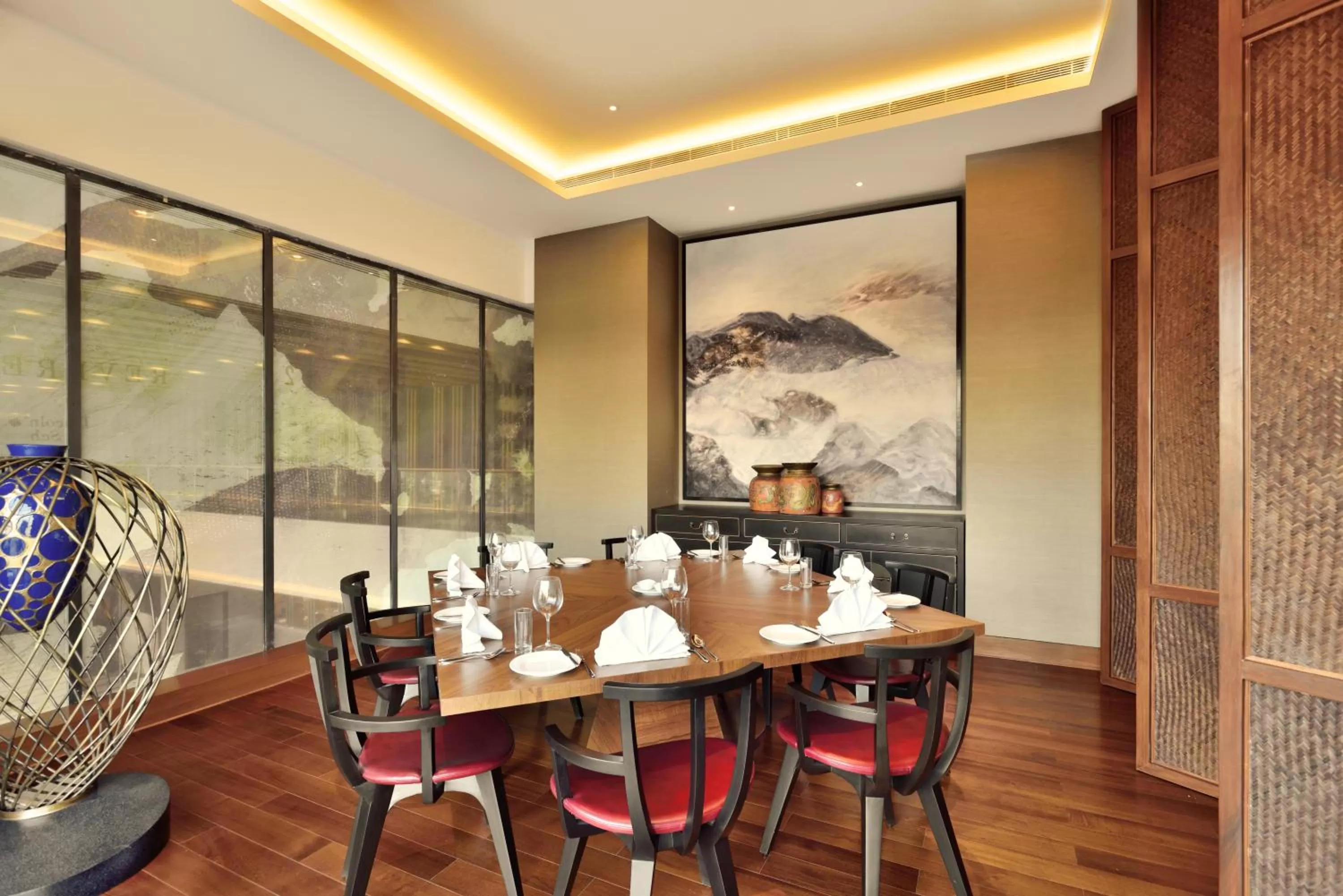 Restaurant/places to eat in Radisson Blu Faridabad