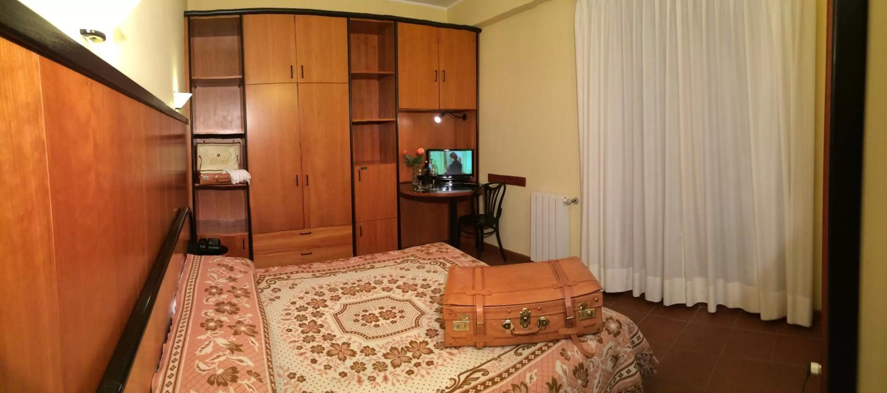 Photo of the whole room, Bed in LH Albergo il Picchio