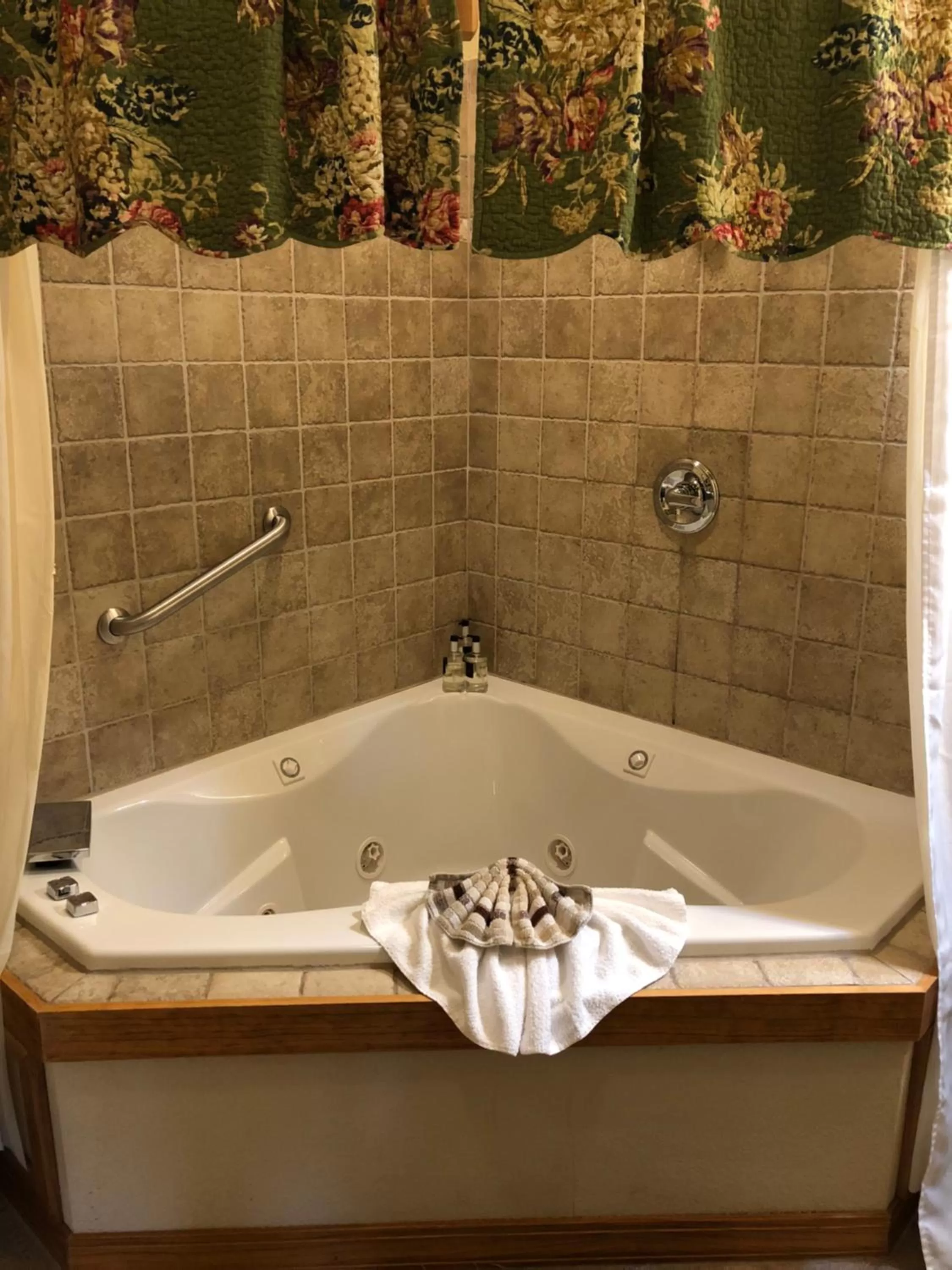 Bathroom in All Seasons Inn