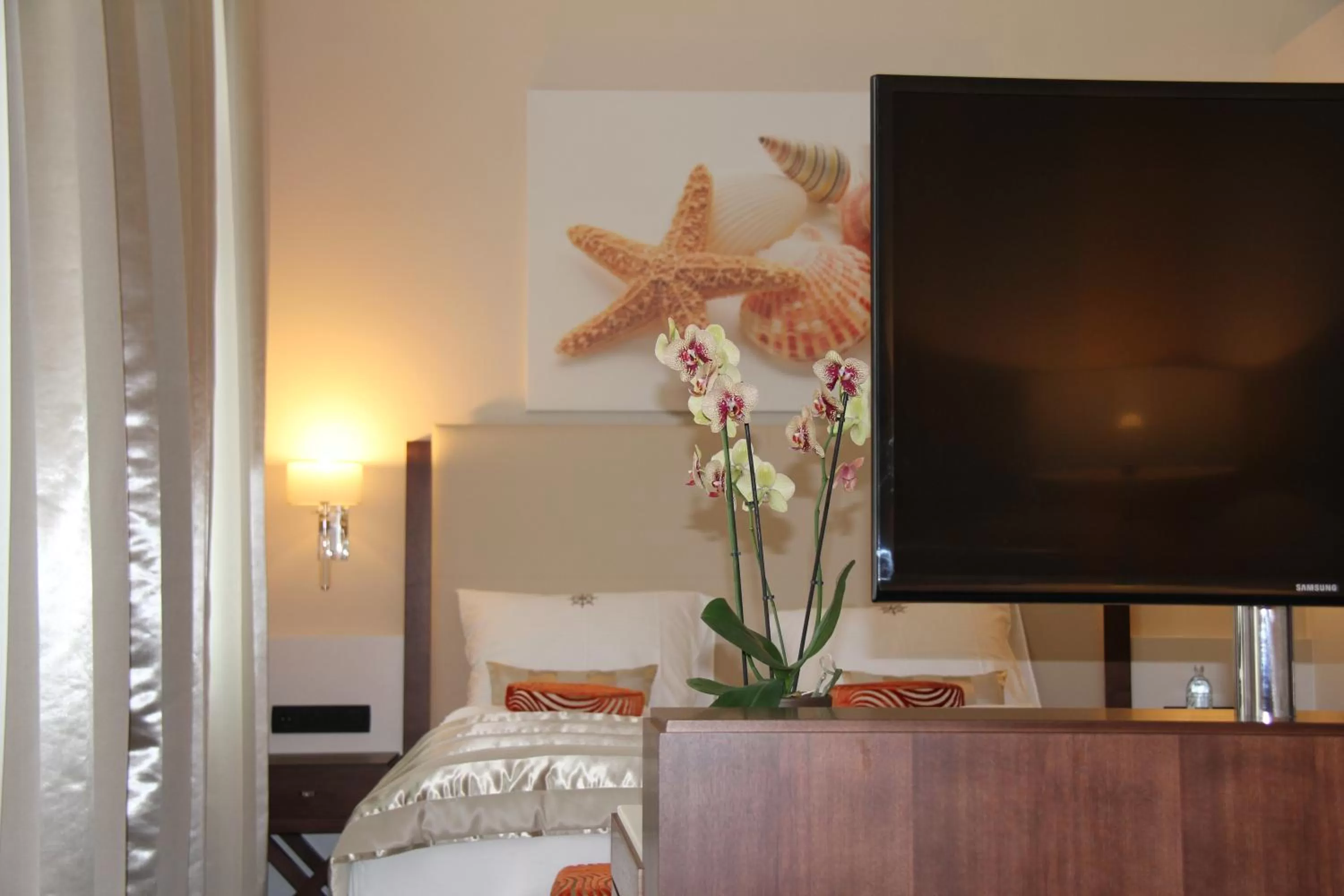 Staff, Bed in Boutique Hotel Adria