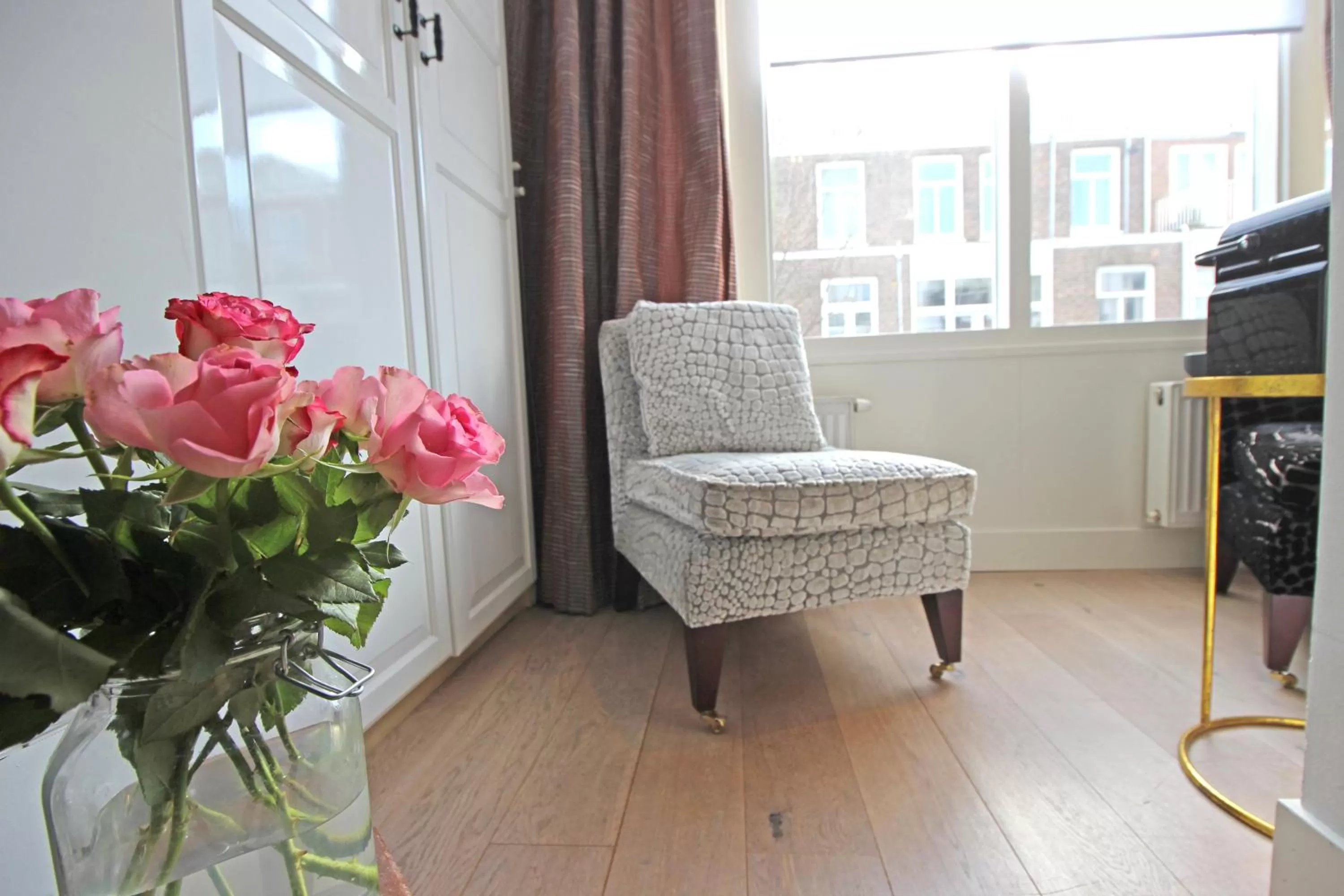 Seating area in Vondelpark Suite