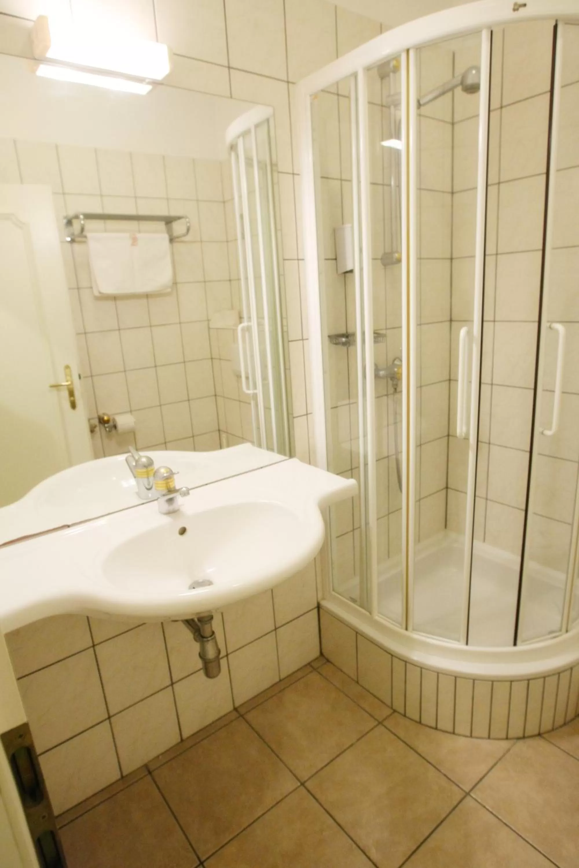 Bathroom in Gőzmalom Étterem és Panzió