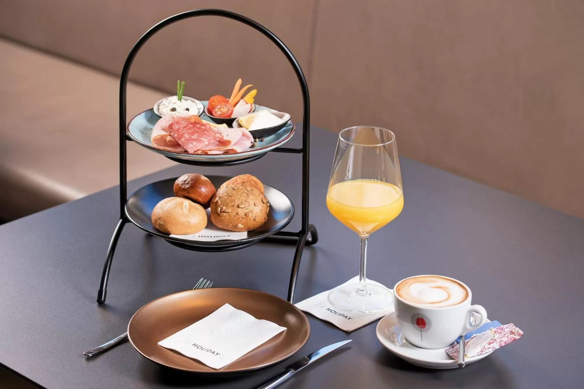 Breakfast in Hotel Velden - 24 Checkin Zimmer im Zentrum