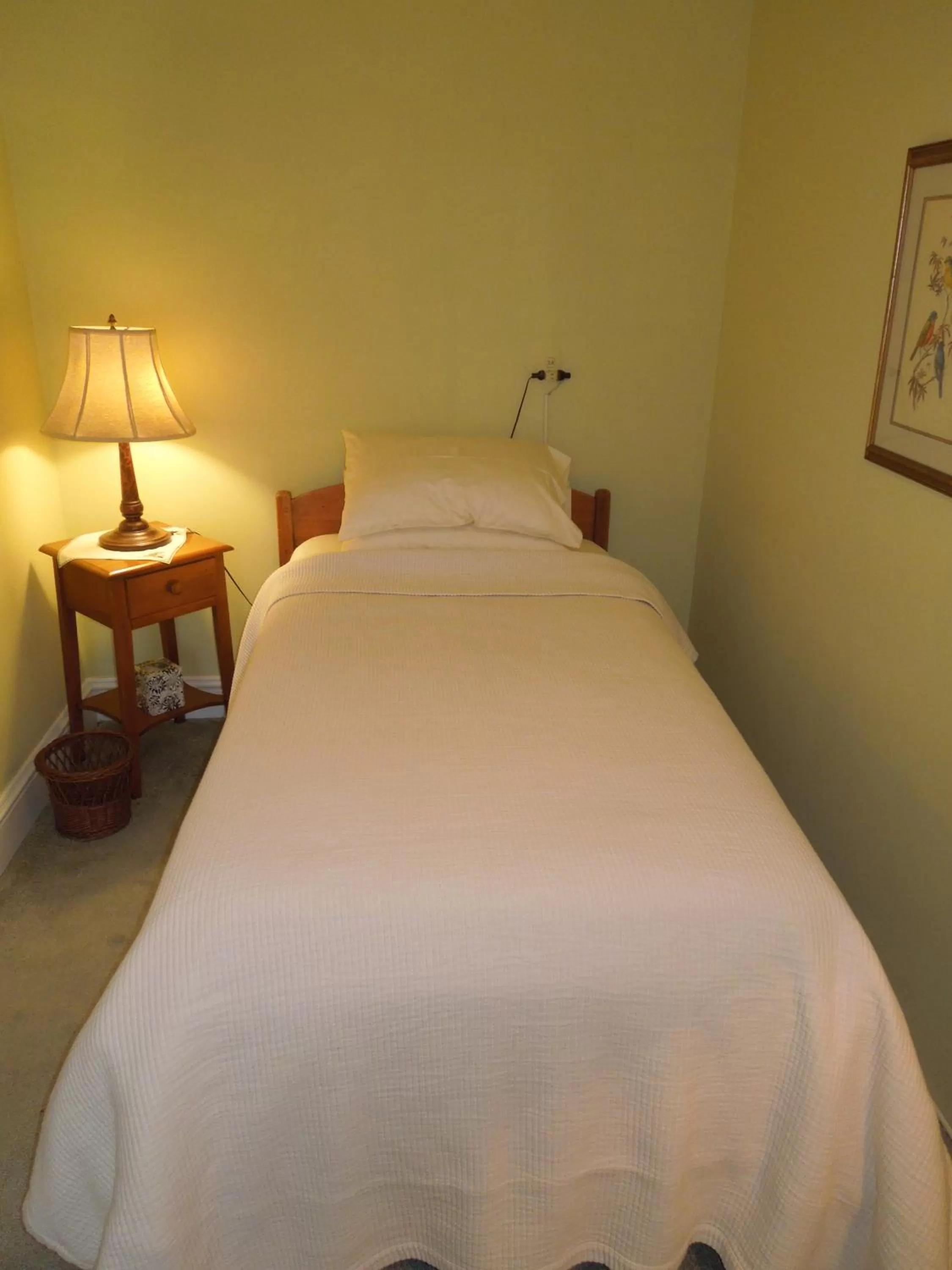 Bed in Victorian Bed & Breakfast of Staten Island