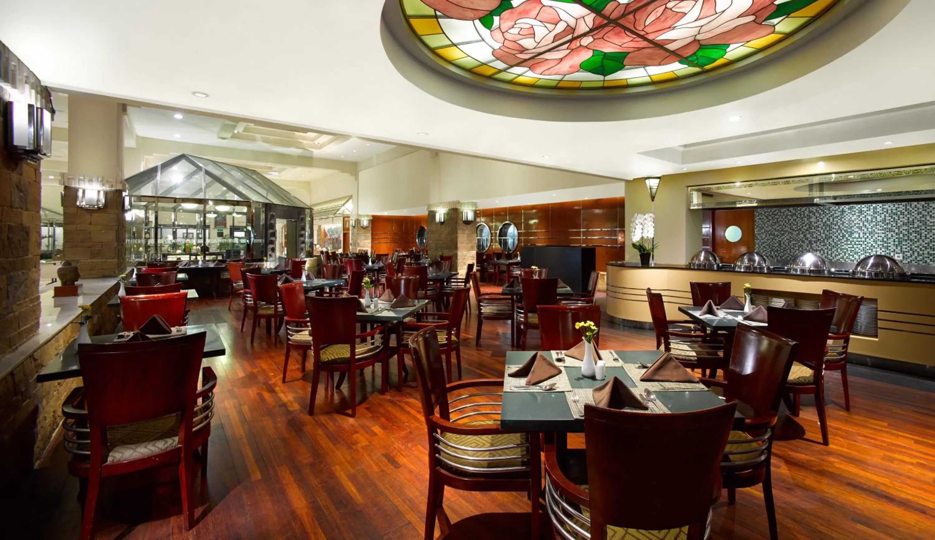 Restaurant/places to eat in Grand Hotel Preanger