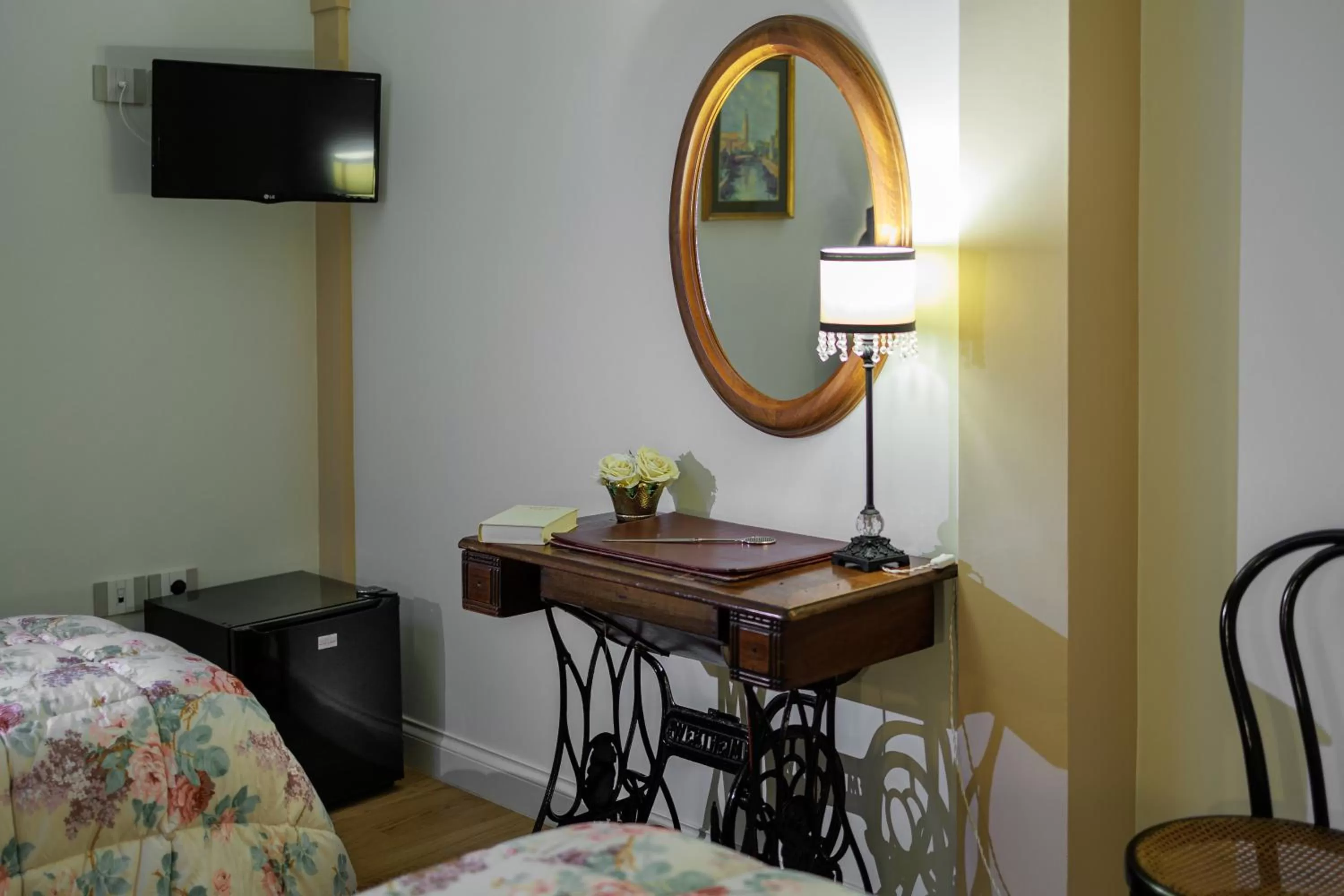 TV/Entertainment Center in B&B CORSO VITTORIO