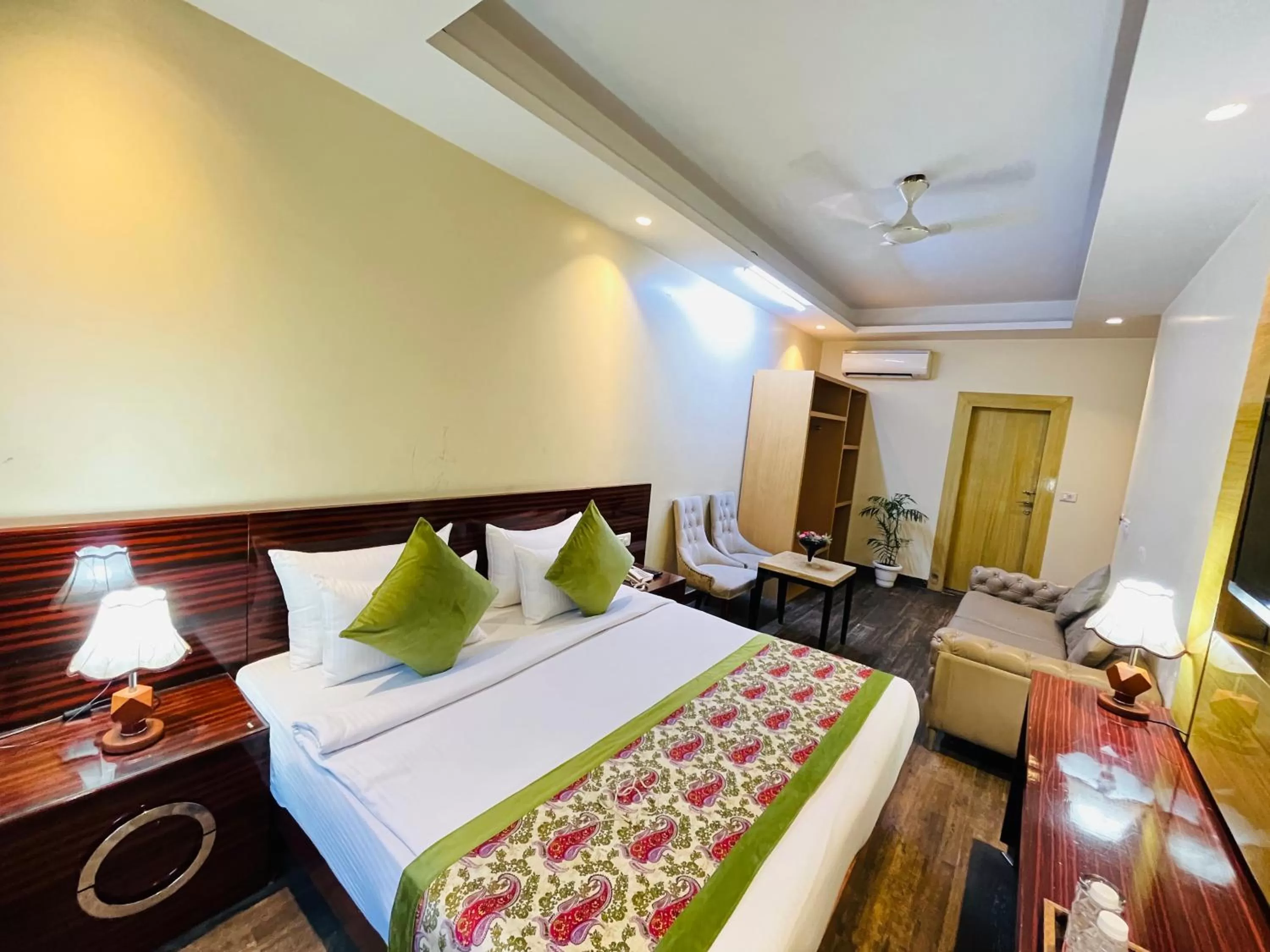 Bed in Hotel Banz near Delhi Airport