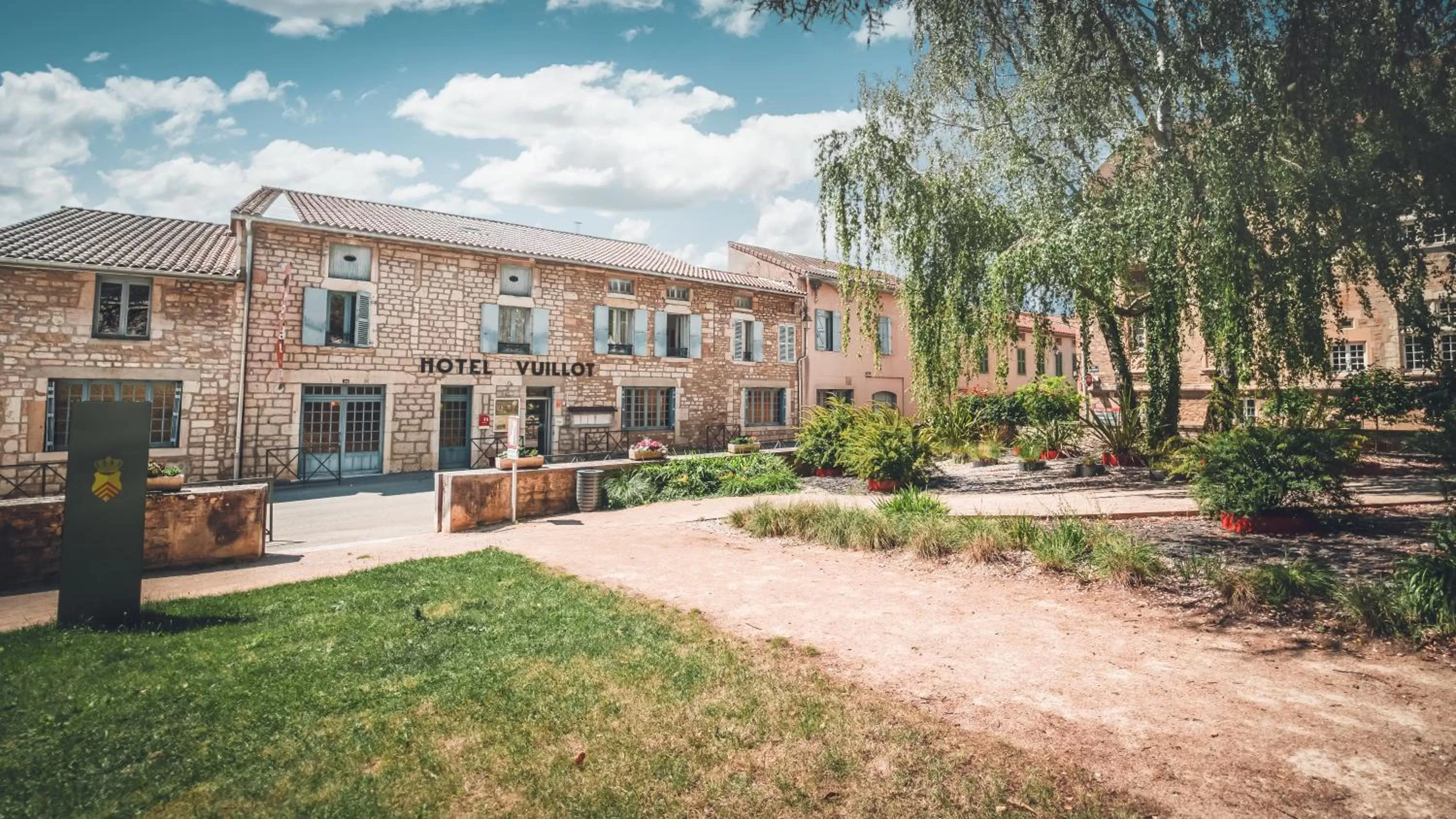 Property building in Logis Hôtel Vuillot
