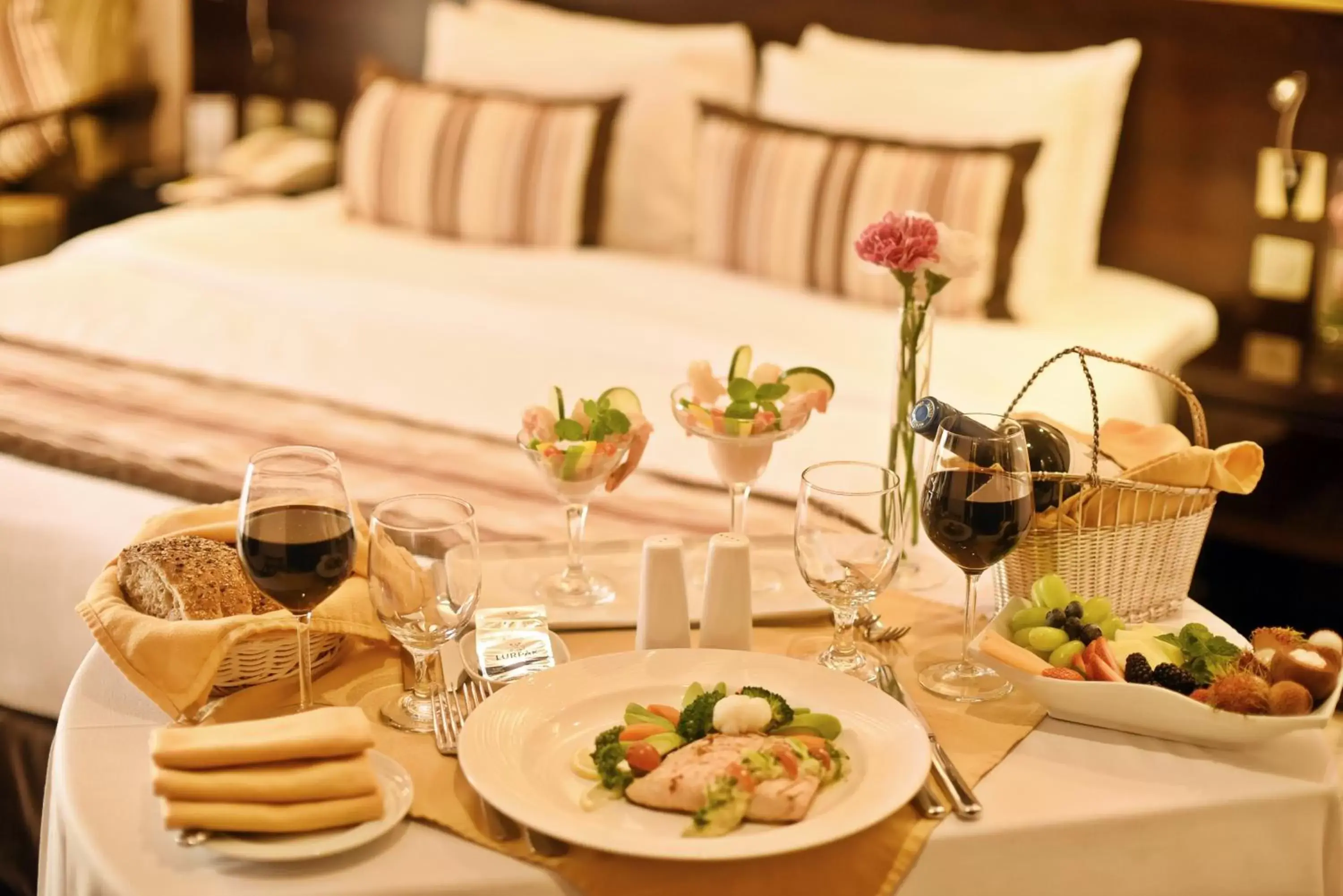 Deluxe King Room in Golden Tulip Bahrain Deluxe King Room in Golden Tulip Bahrain