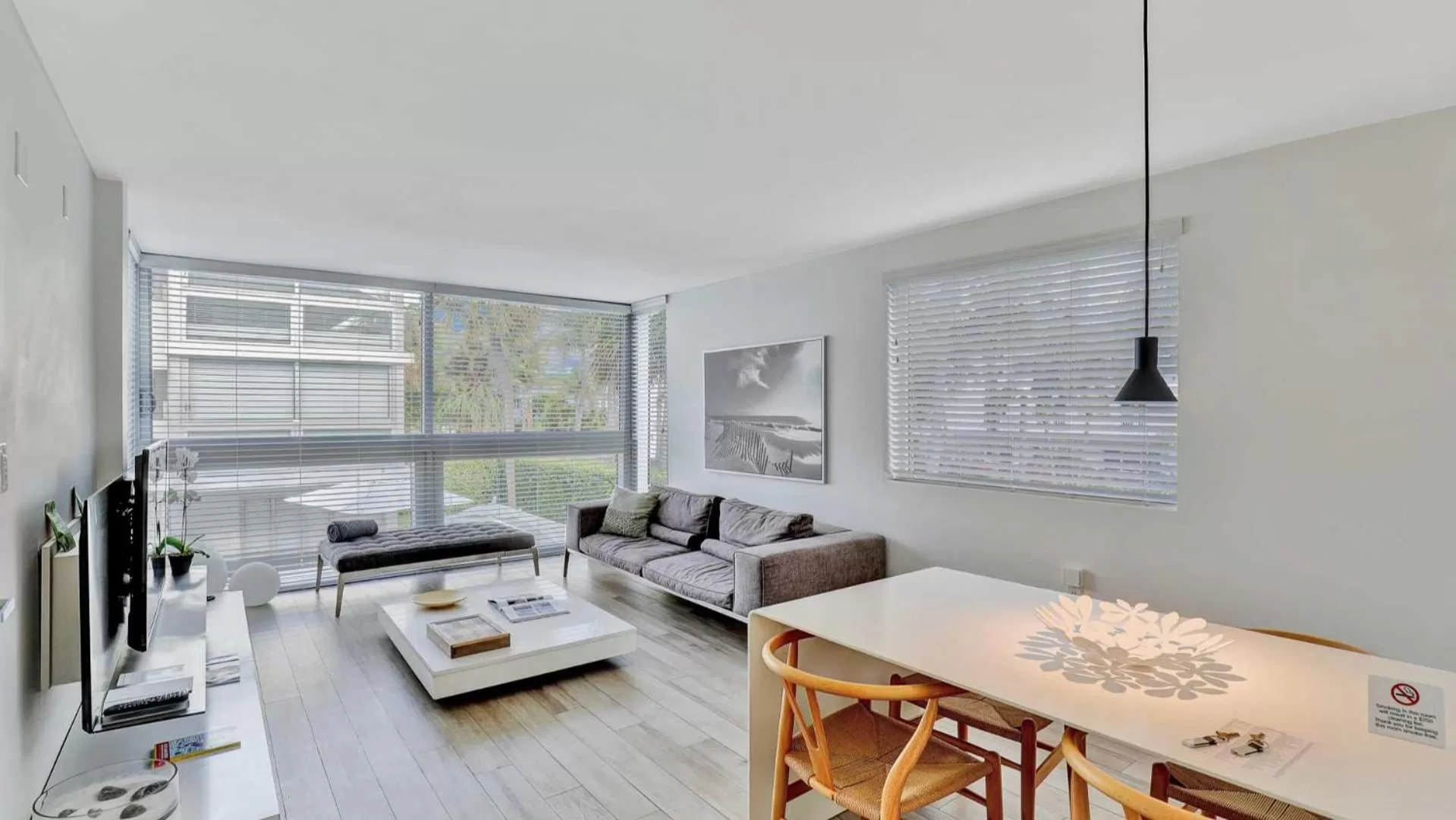 Living room in Beach Haus Key Biscayne Contemporary Apartments