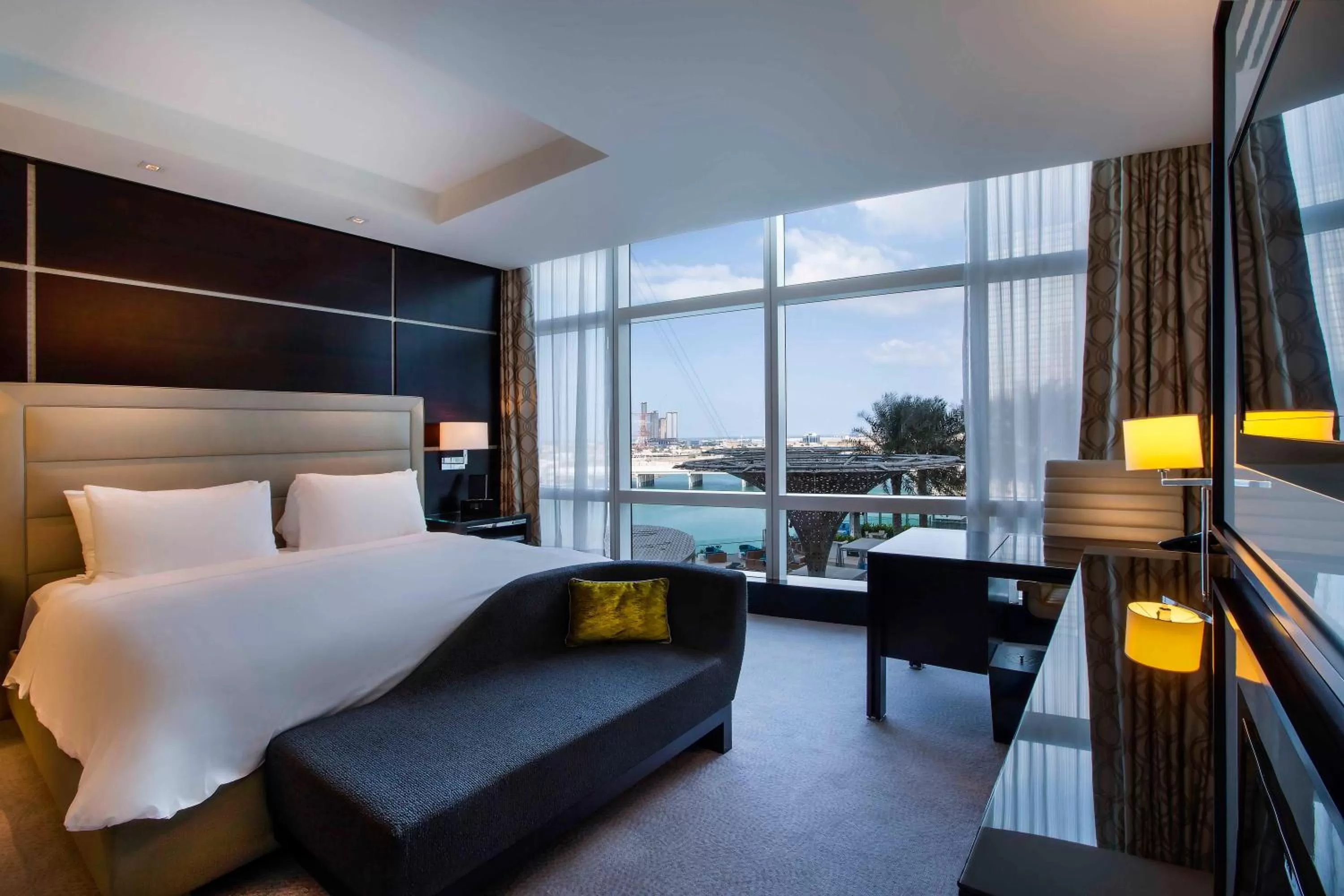 Bedroom, Bed in Rosewood Abu Dhabi