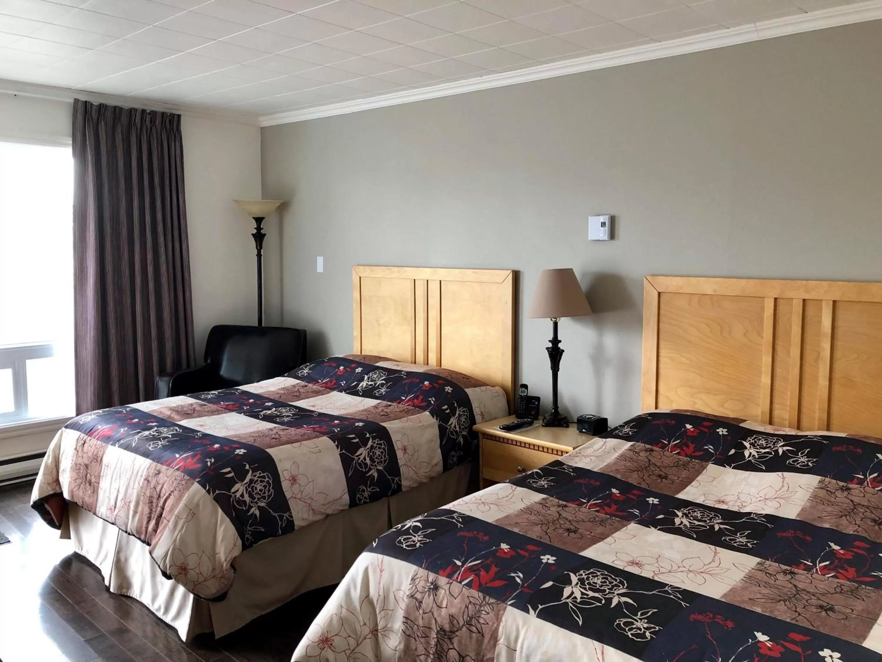 Staff, Bed in Hostellerie Baie Bleue