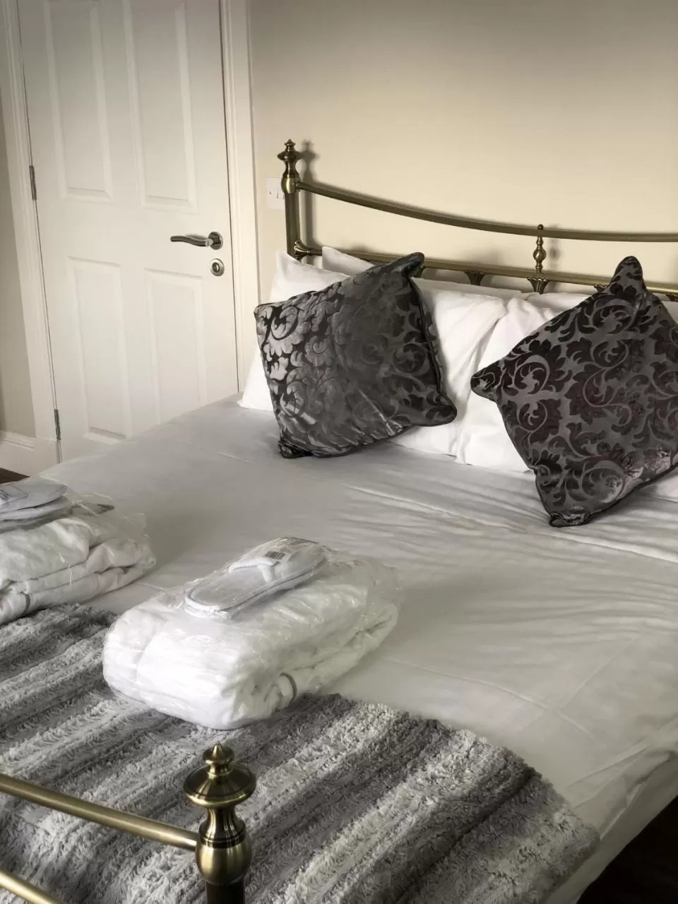 Bed in Inglewood House and Spa